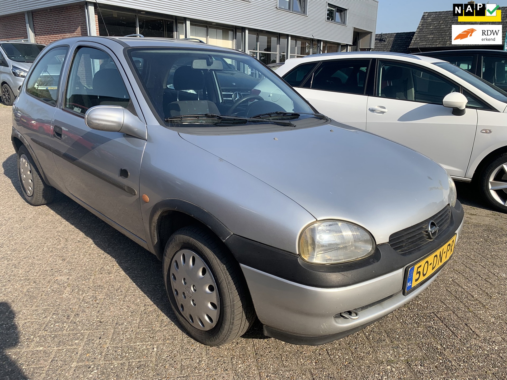 Opel Corsa 1.2i-16V Strada 1999 € 650.- APK MEI 2027 , ZO MEE.