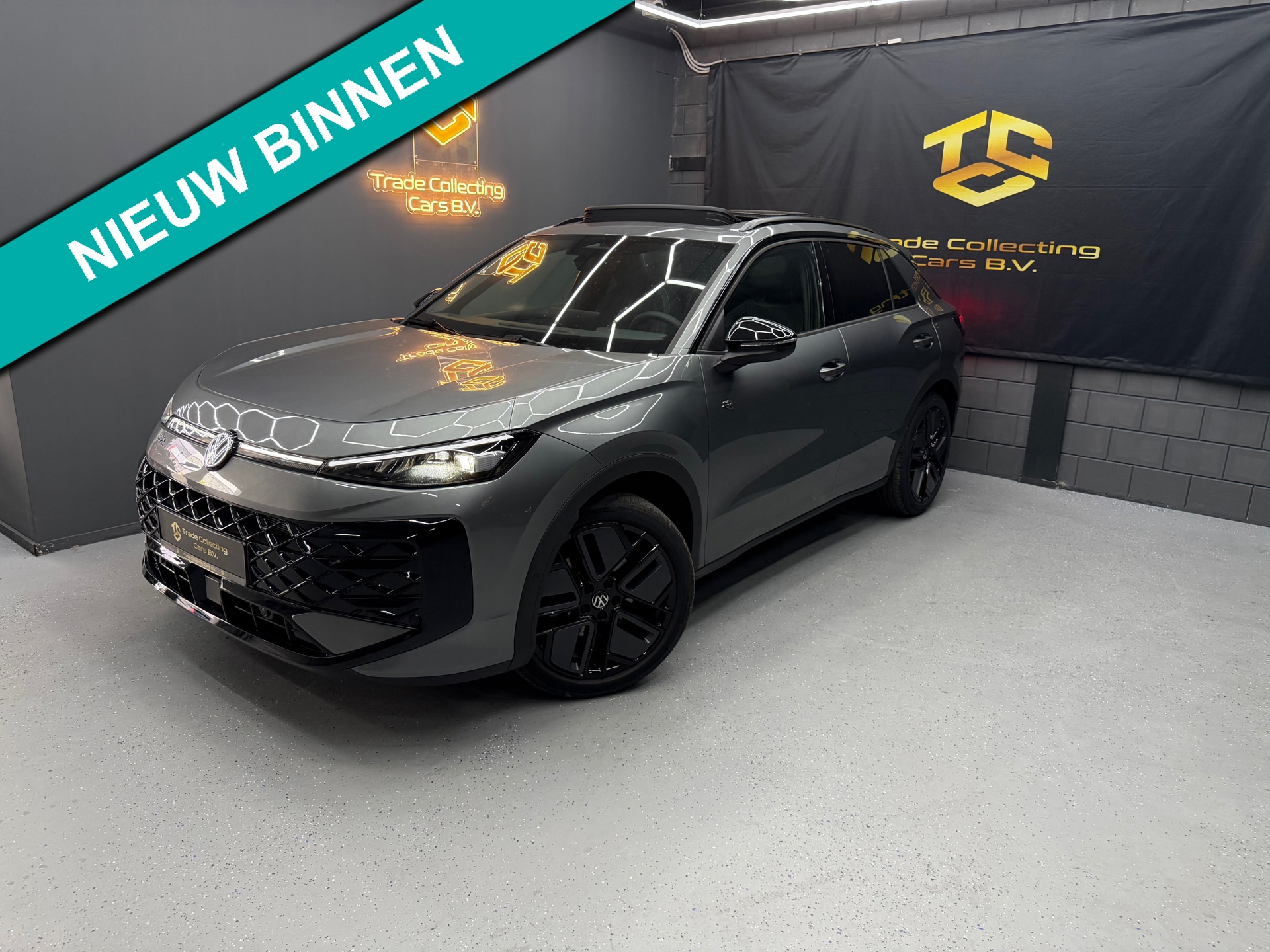 Volkswagen T-ROC 1.5 eTsi R-Line First Edition Pano-IQ-KEYLESS-CAM-CARPLAY-ACC