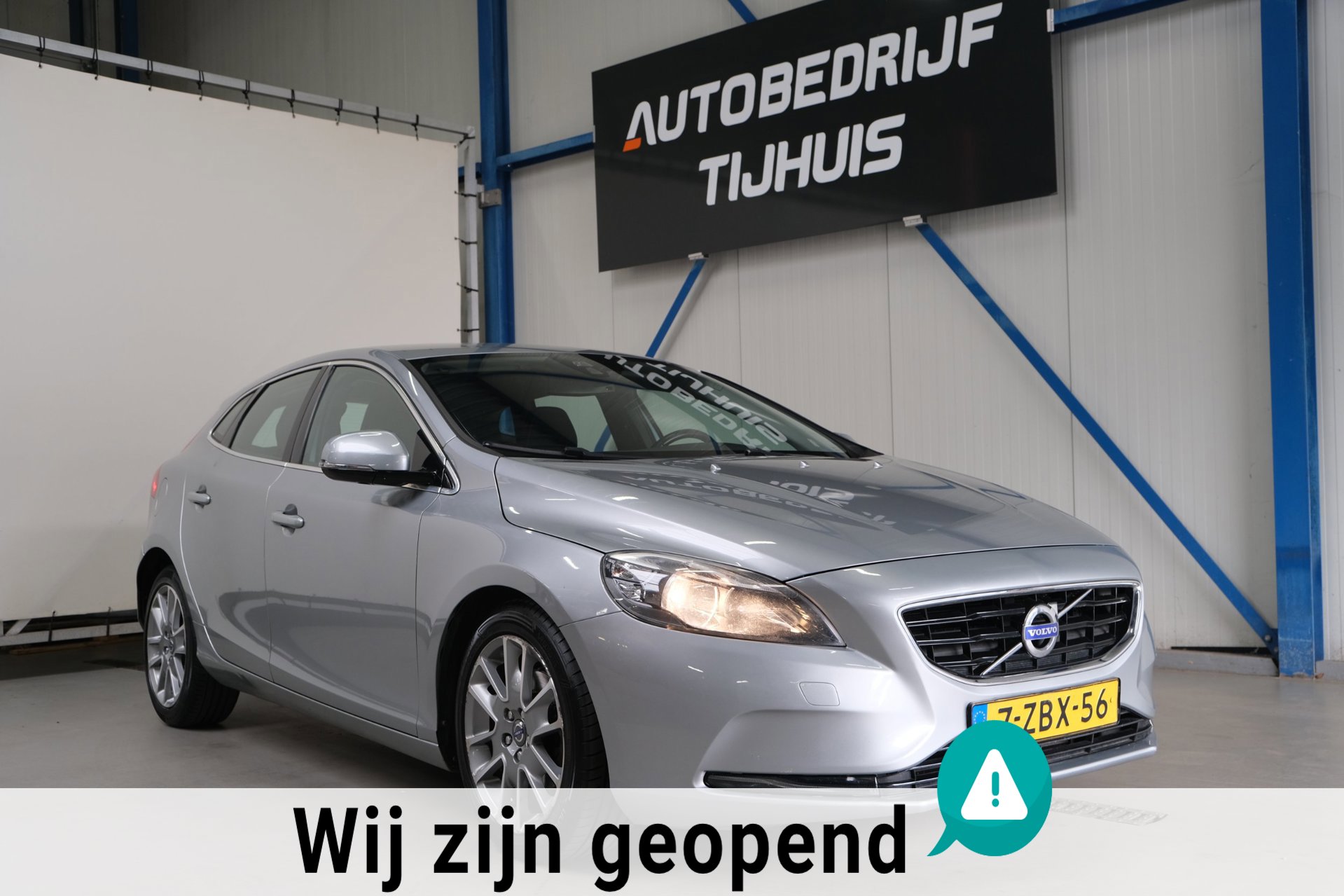 Volvo V40 1.6 D2 Momentum Automaat - N.A.P. Airco, Cruise, PDC, Carplay, Virtual display, Trekhaak.