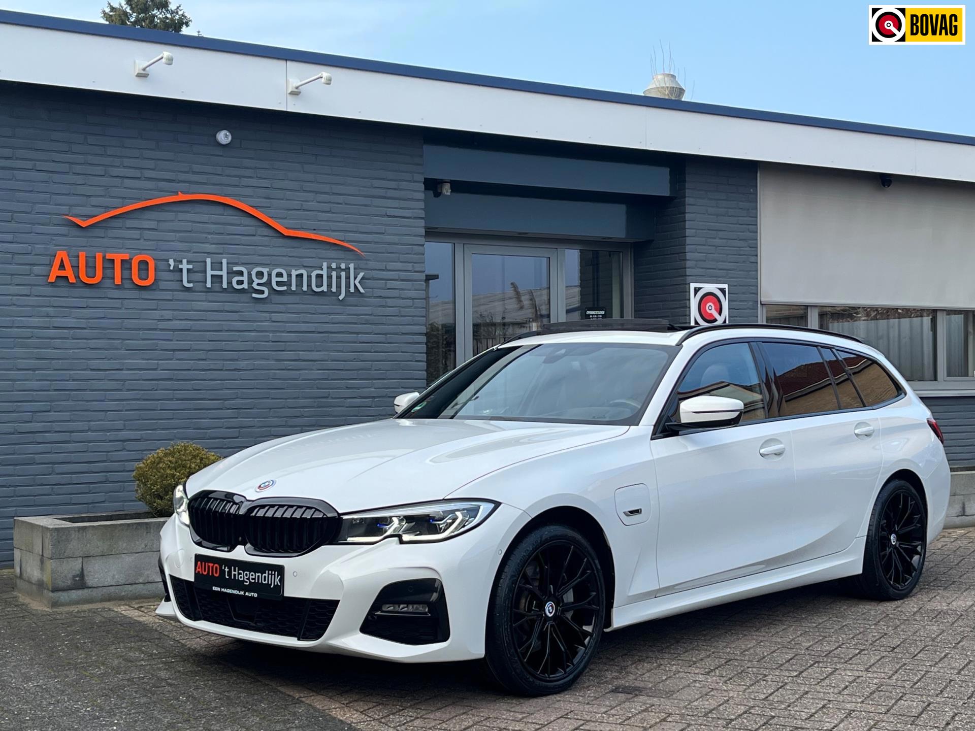 BMW 3-serie Touring 330e High Exe M-sport pano trekh laser 19"