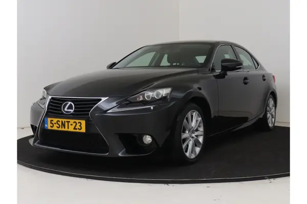 IS 300H Luxury Line