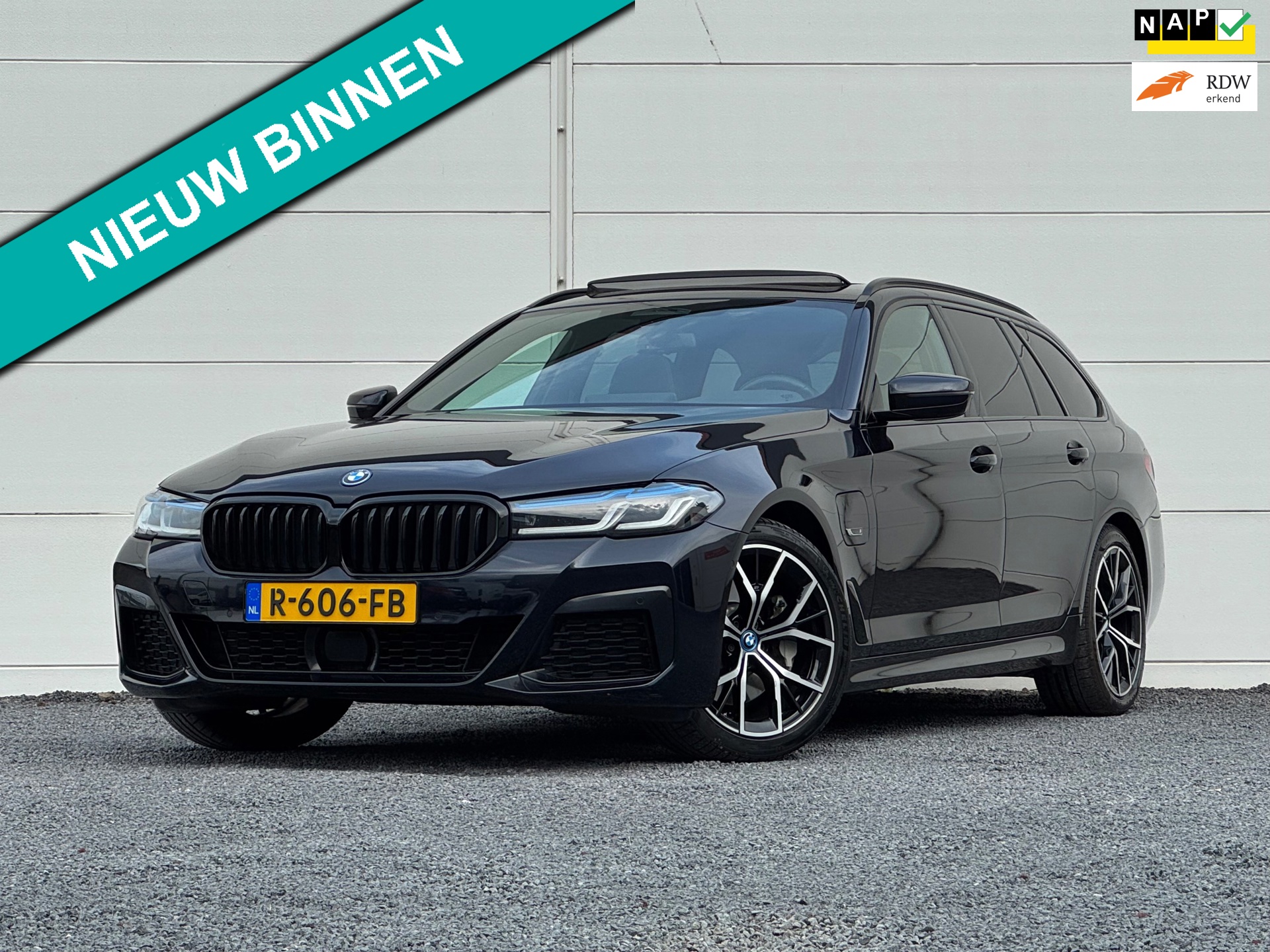 BMW 5-serie Touring 530e M-Sport Org NL Pano Keyless Stoelventilatie+ Verwarming Camera Shadow line Memory seats