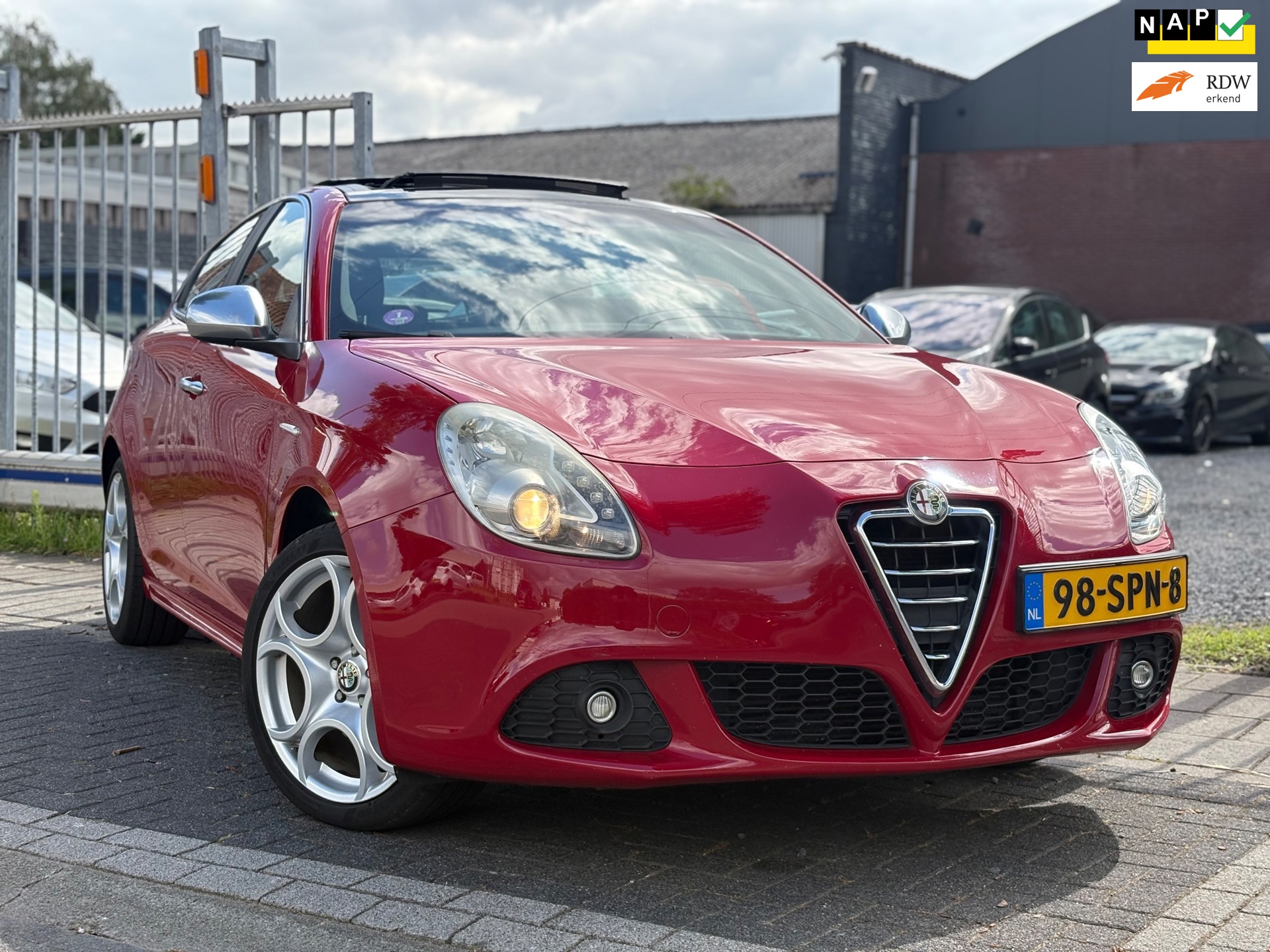 Alfa Romeo Giulietta 1.4 T Distinctive | Panoramadak | 17” LMV | Navigatie | LED | Climate control |