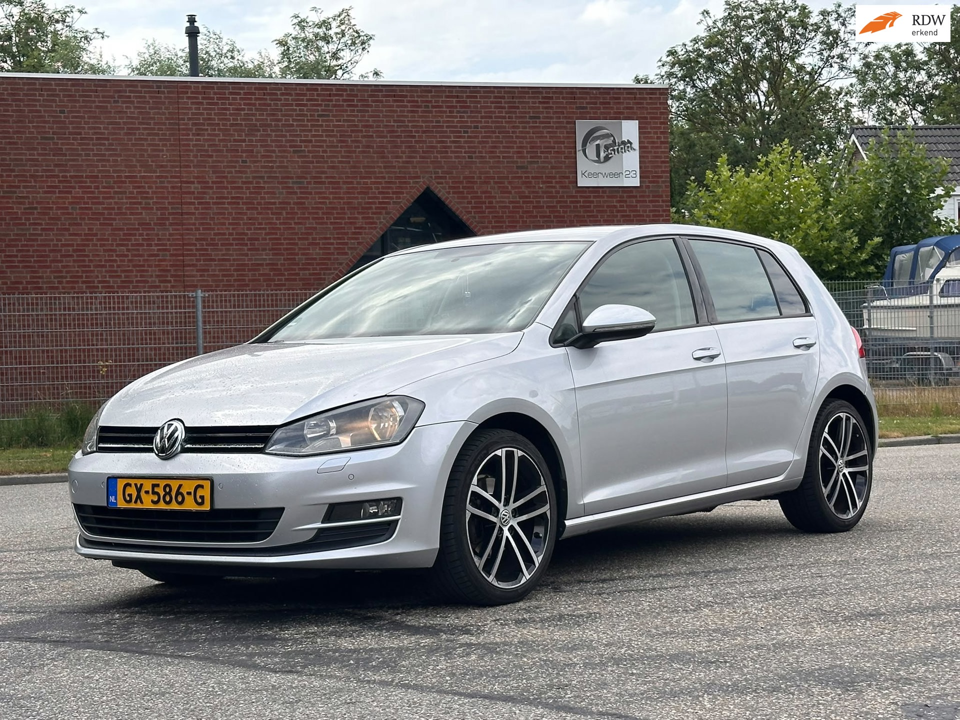 Volkswagen Golf 1.2 TSI Highline 5DR*Stoelverwarming*Airco*Trekhaak*LM velgen*Parkeersensoren*APK*