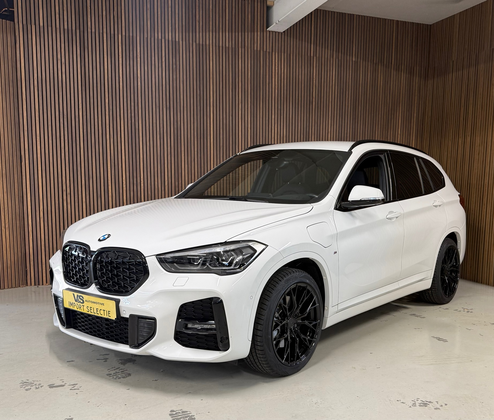 BMW X1 XDrive25e High Executive - M Pakket - HUD - nieuwstaat
