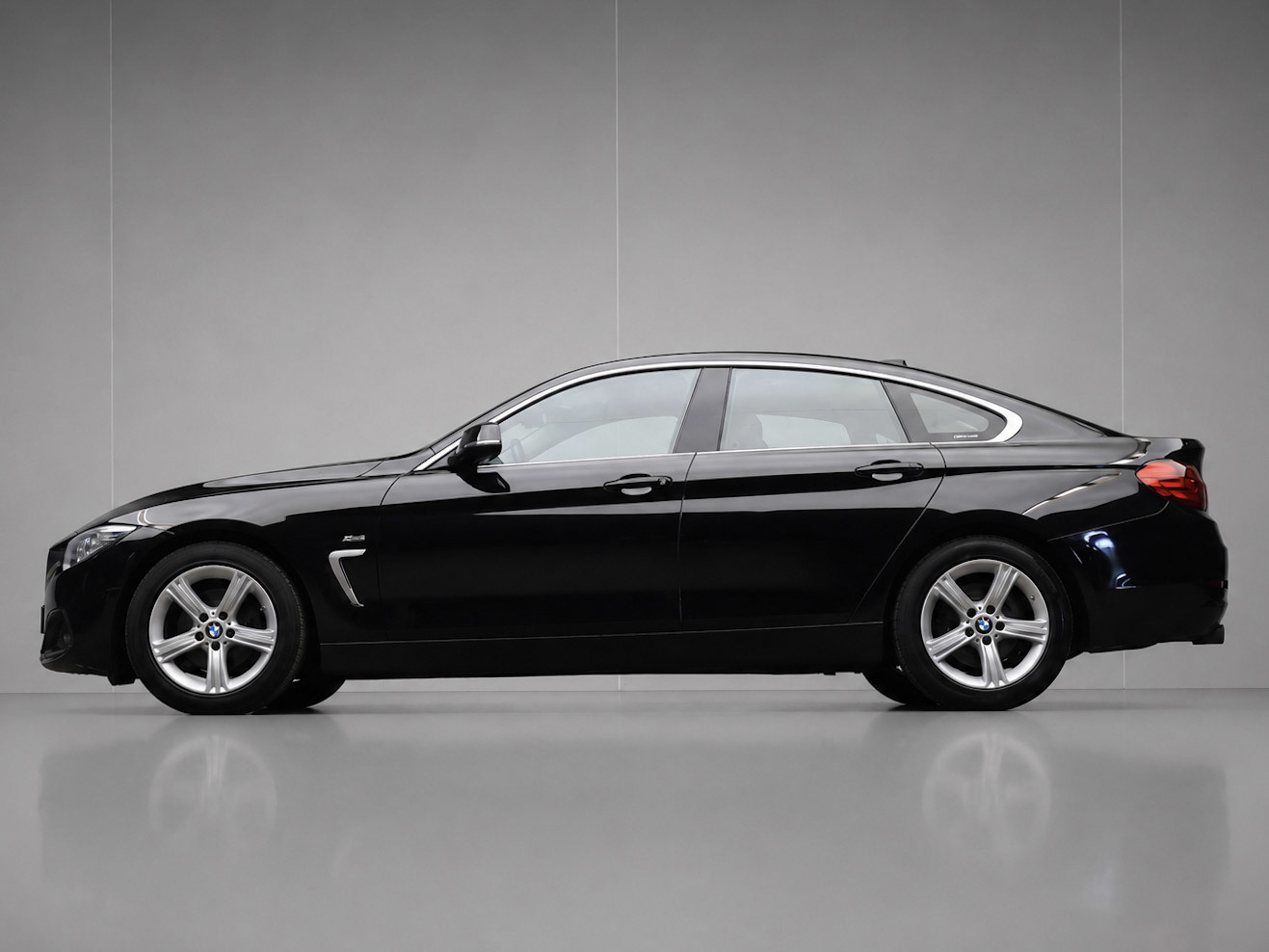 BMW 4-serie Gran Coupé 418i Centennial Executive Sport (NAVI,CAMERA,PDC,STOELVERWARMING,LED,CLIMATE,CRUISE,SPORTSTOELEN,LM VELGEN)