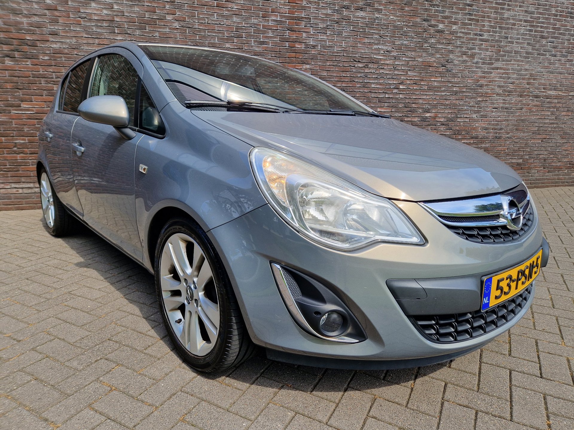 Opel Corsa 1.4-16V Cosmo airco PDC trekhaak 5 deurs APK '27