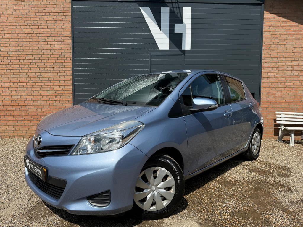 Toyota Yaris 1.0 VVT-i Now | TREKHAAK | AIRCO | ZEER NETJES! |