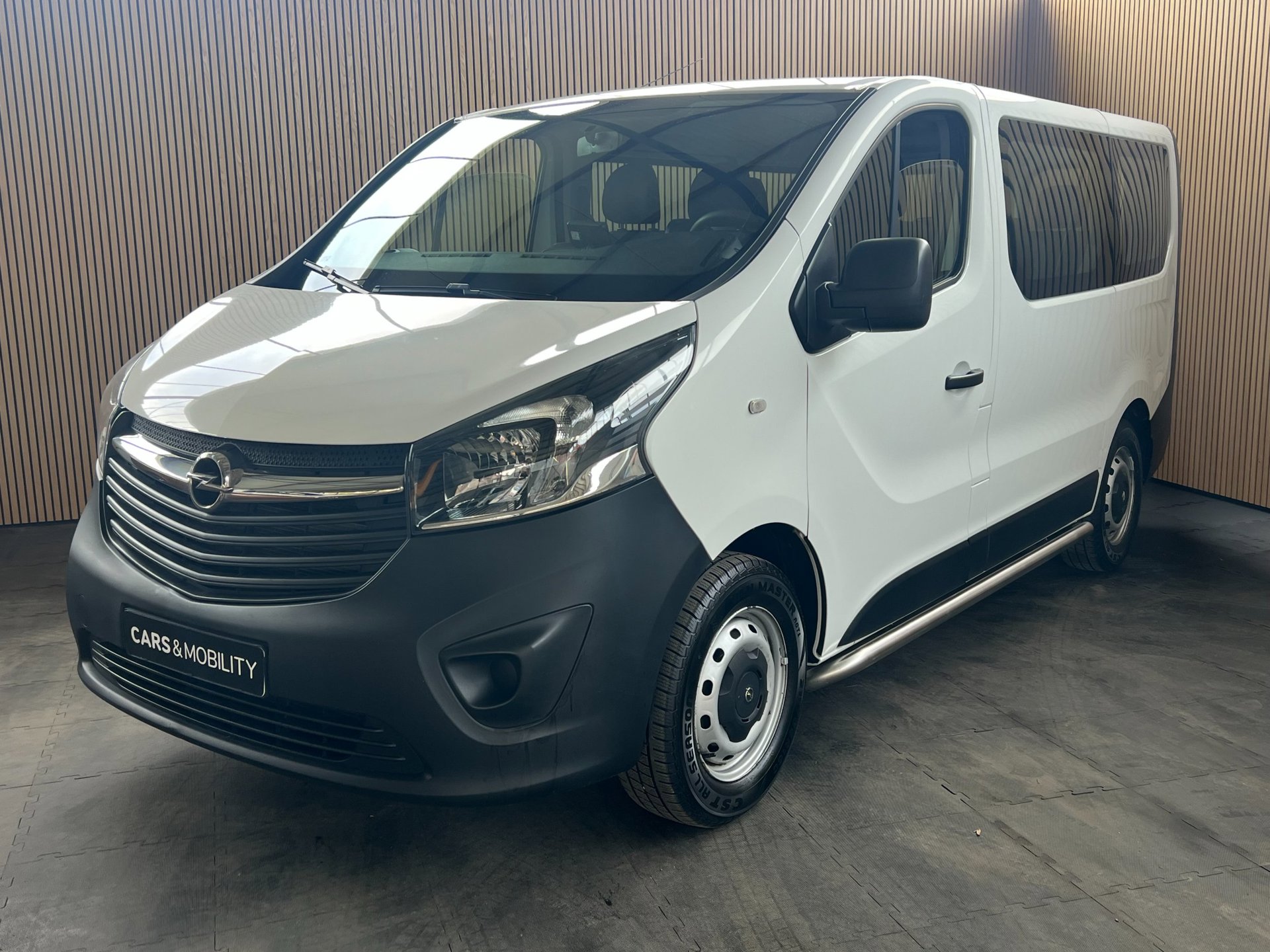 Opel Vivaro Combi 9-persoons – direct inzetbaar – ideaal voor taxi of vervoer – rijklaar