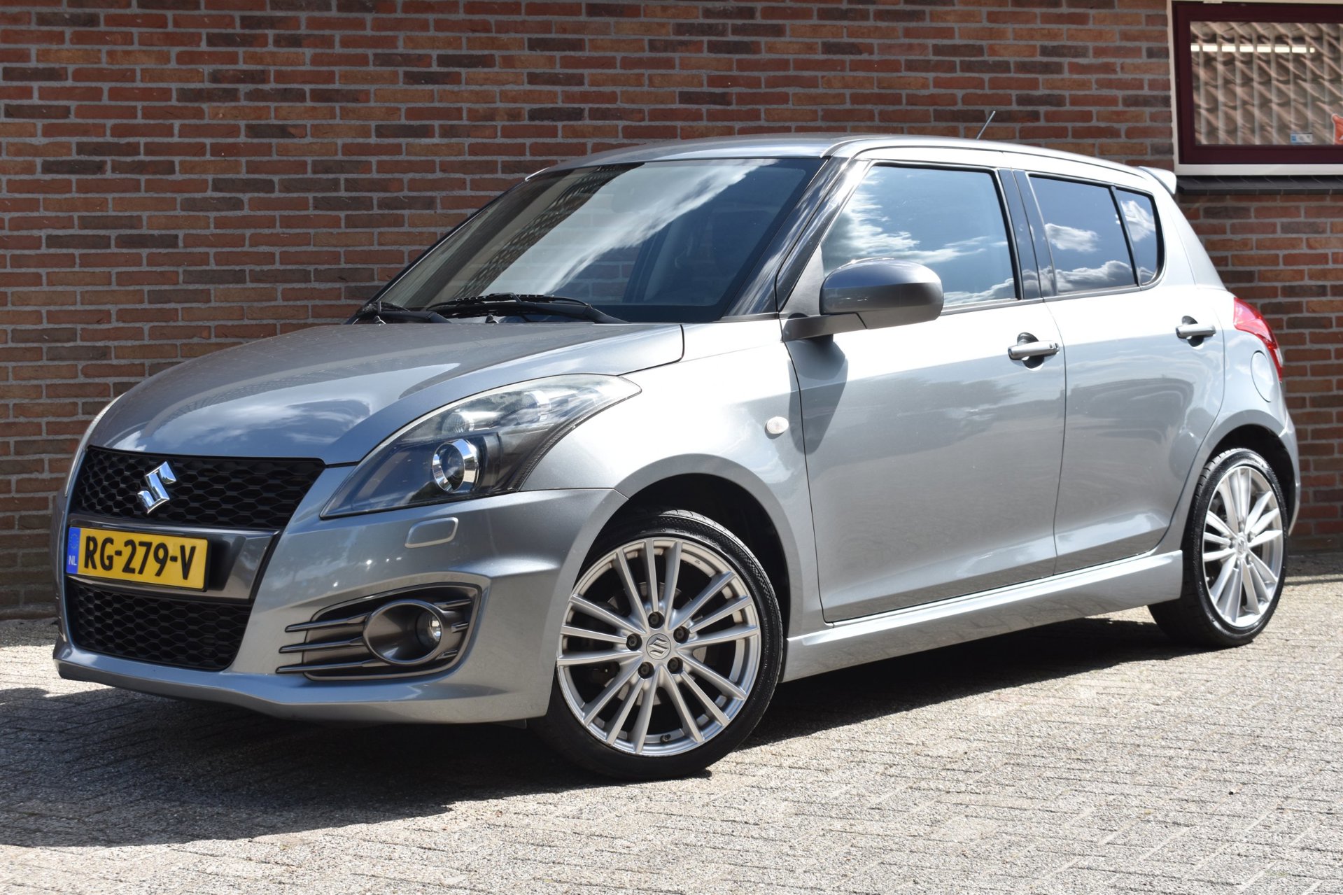 Suzuki Swift 1.6 Sport '15 Xenon Navi Clima Cruise Inruil mogelijk