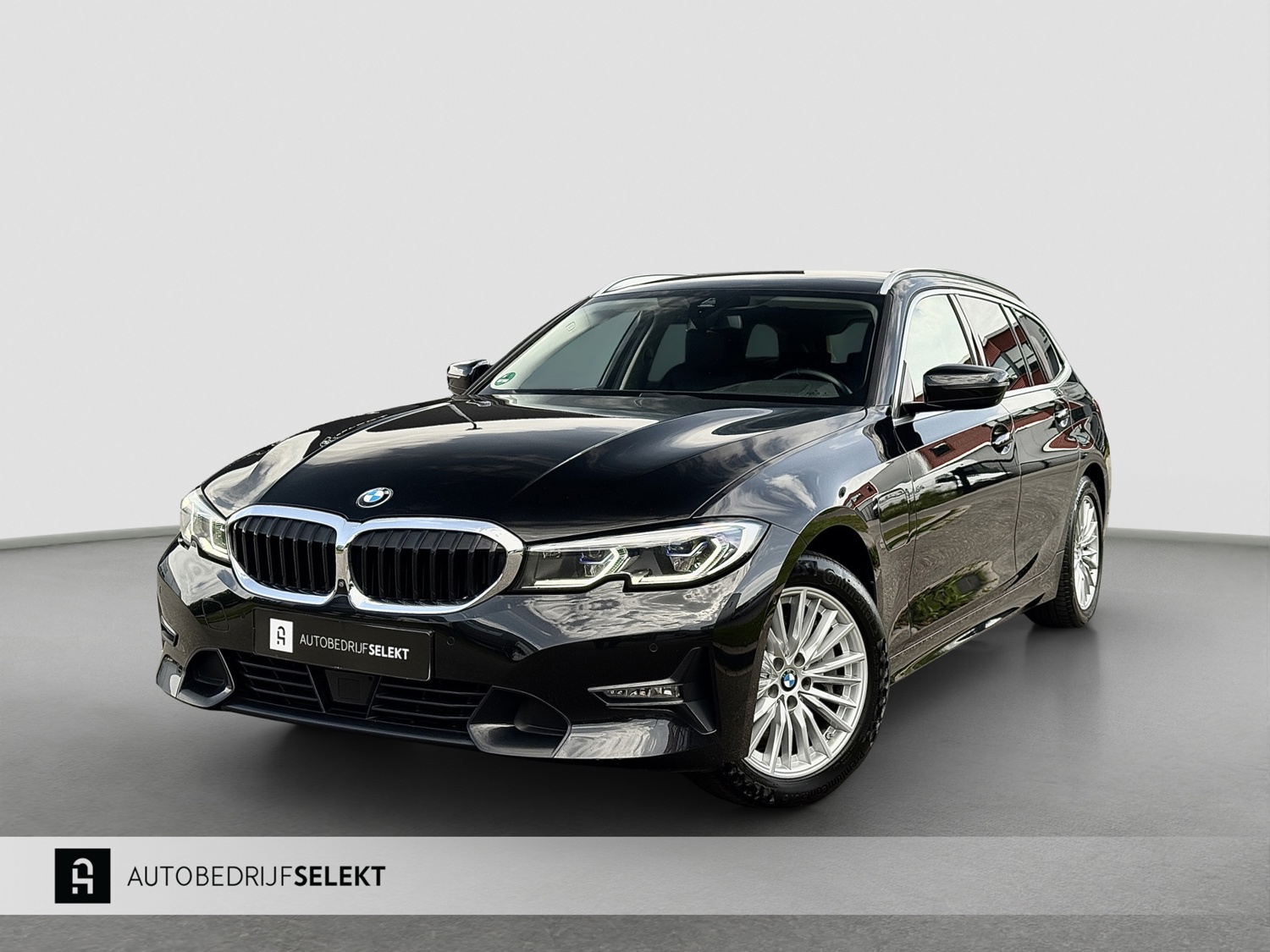 BMW 3-serie Touring 330e xDrive | Laser | Trekhaak | Head Up | 360 | Sfeerverlichting | Dodehoek | 1e eigenaar
