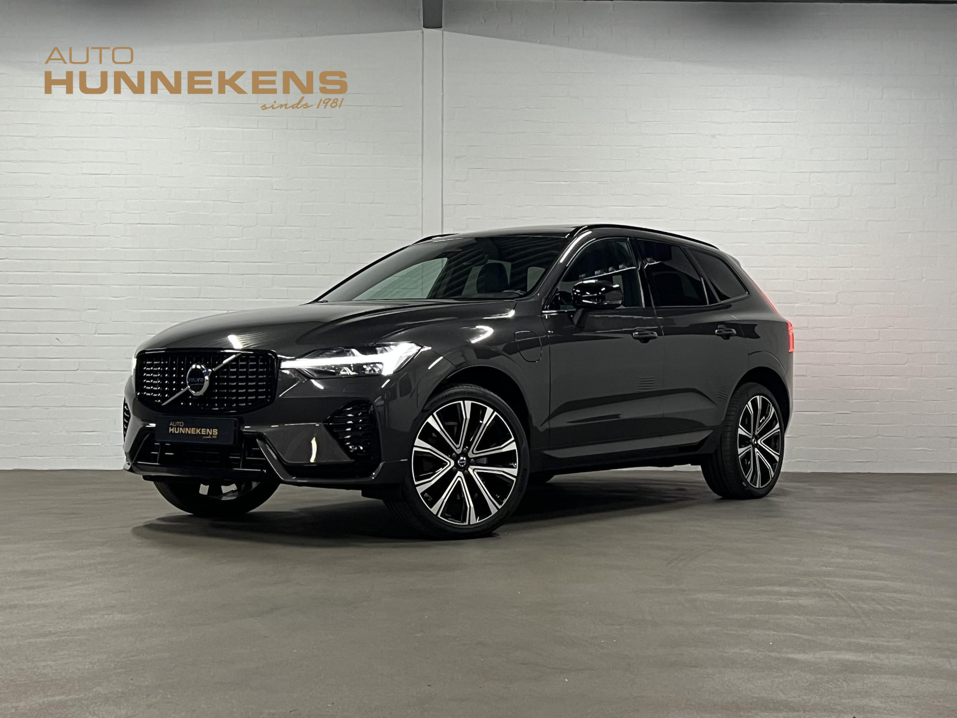 Volvo XC60 2.0 T6 Plug-in hybrid AWD Plus Dark