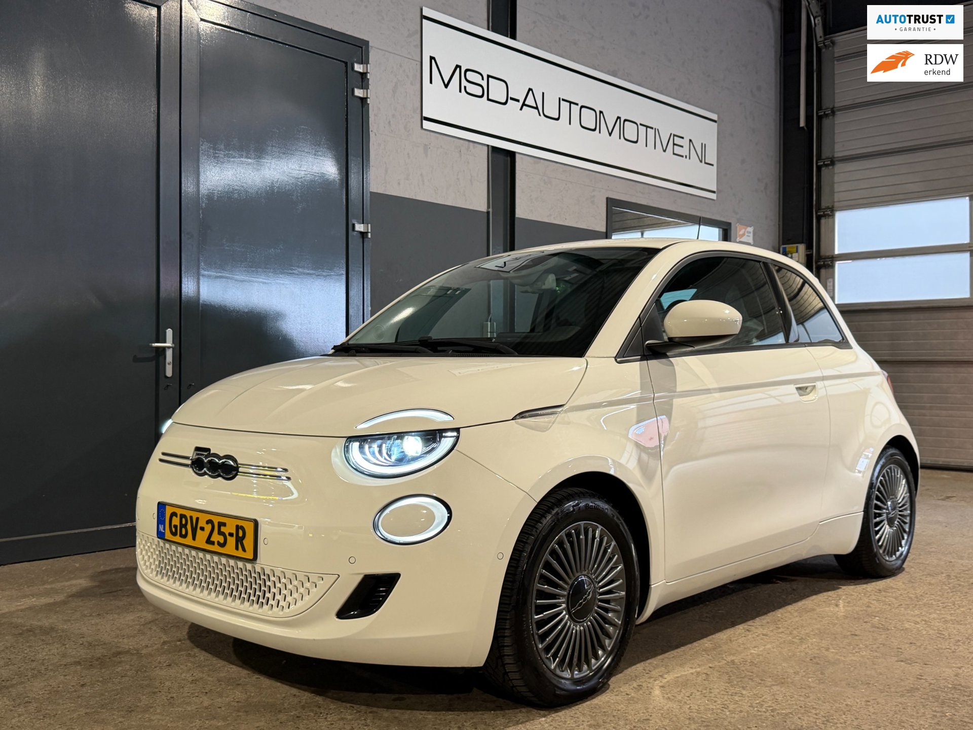 Fiat 500 Icon 42 kWh Carplay|Camera|Stoelverwarming|Donker glas !
