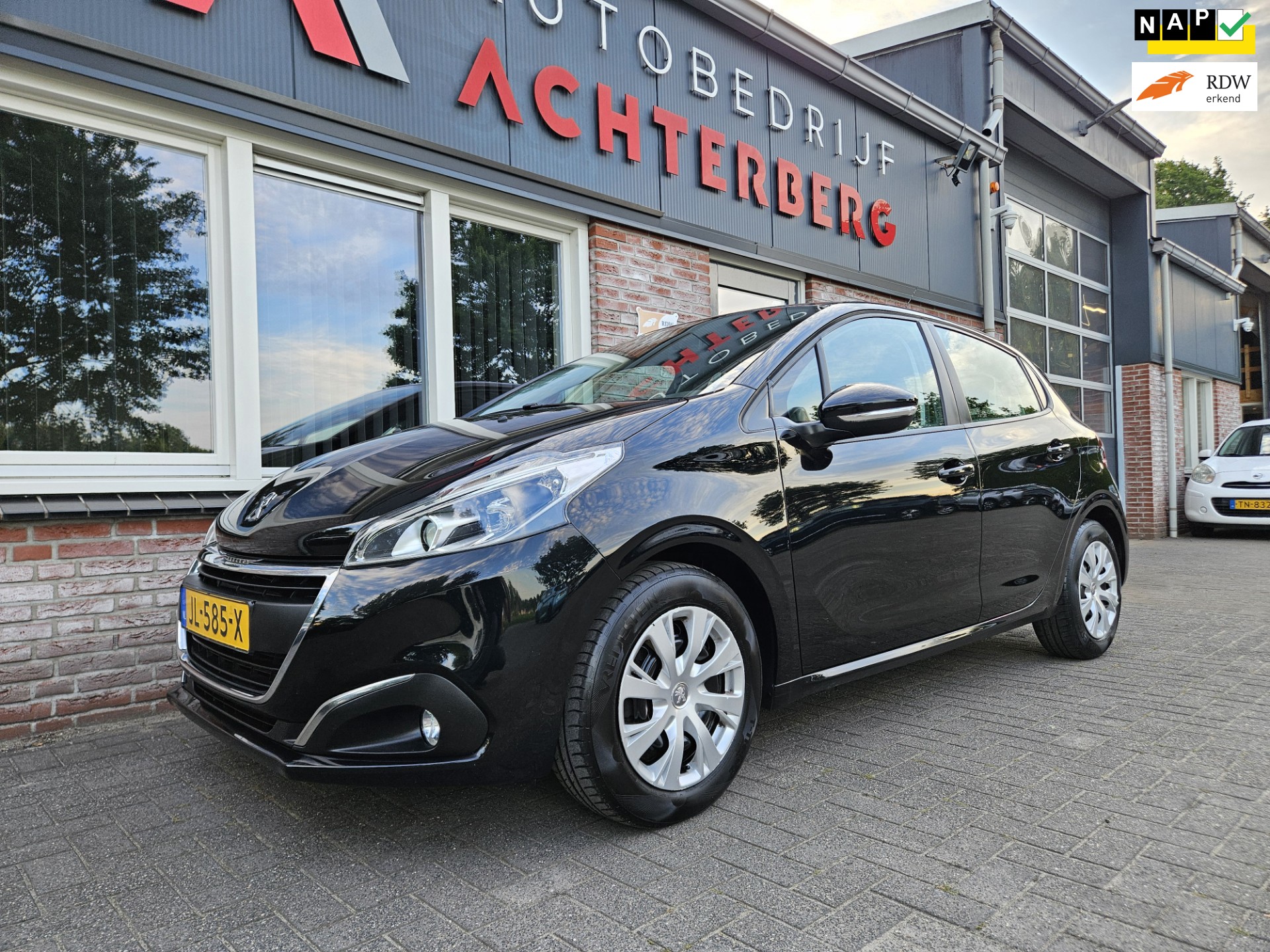 Peugeot 208 1.2 PureTech Blue Lion Carplay! Navigatie! Airco! Cruise Control! PDC! Nette Auto! Dealer Onderhouden!