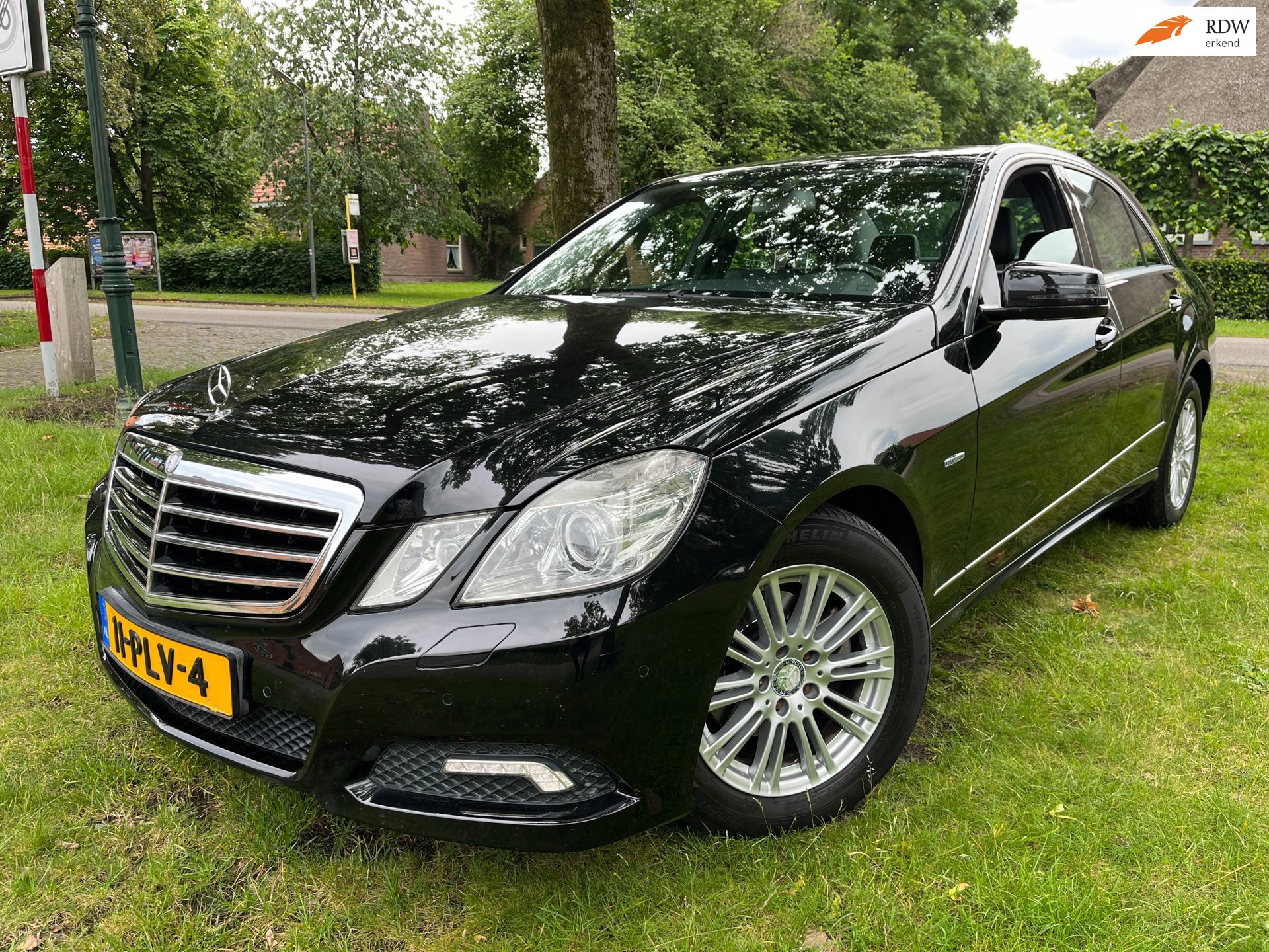 Mercedes-Benz E-klasse 200 CGI AUT/NAV/LEDER / APK 21-3-27