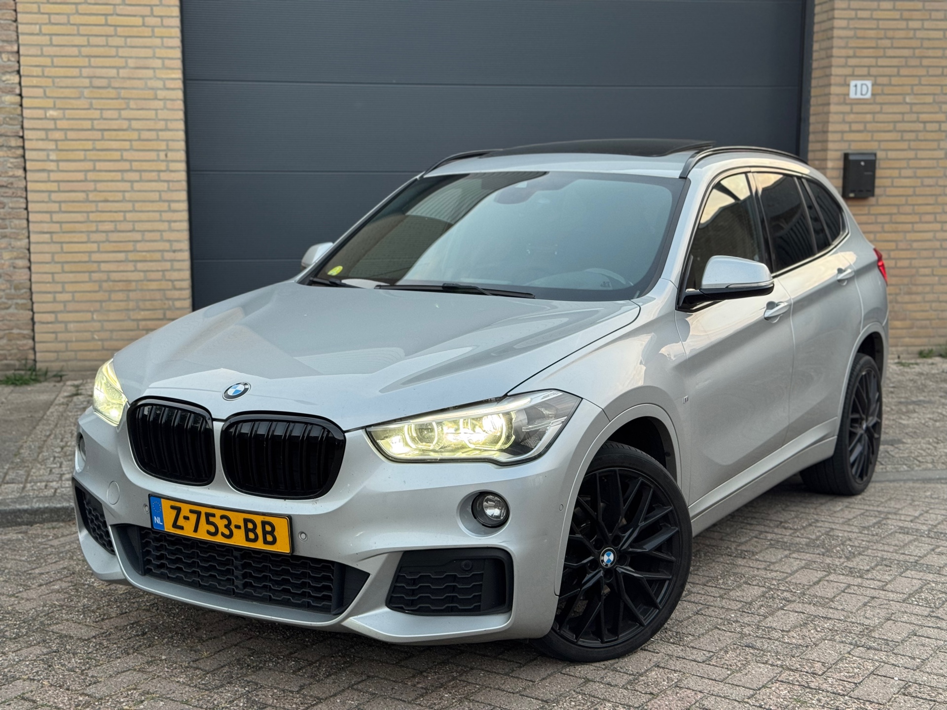 BMW X1 SDrive18d M Pakket Aut | Pano | Leder | Vol Opties!