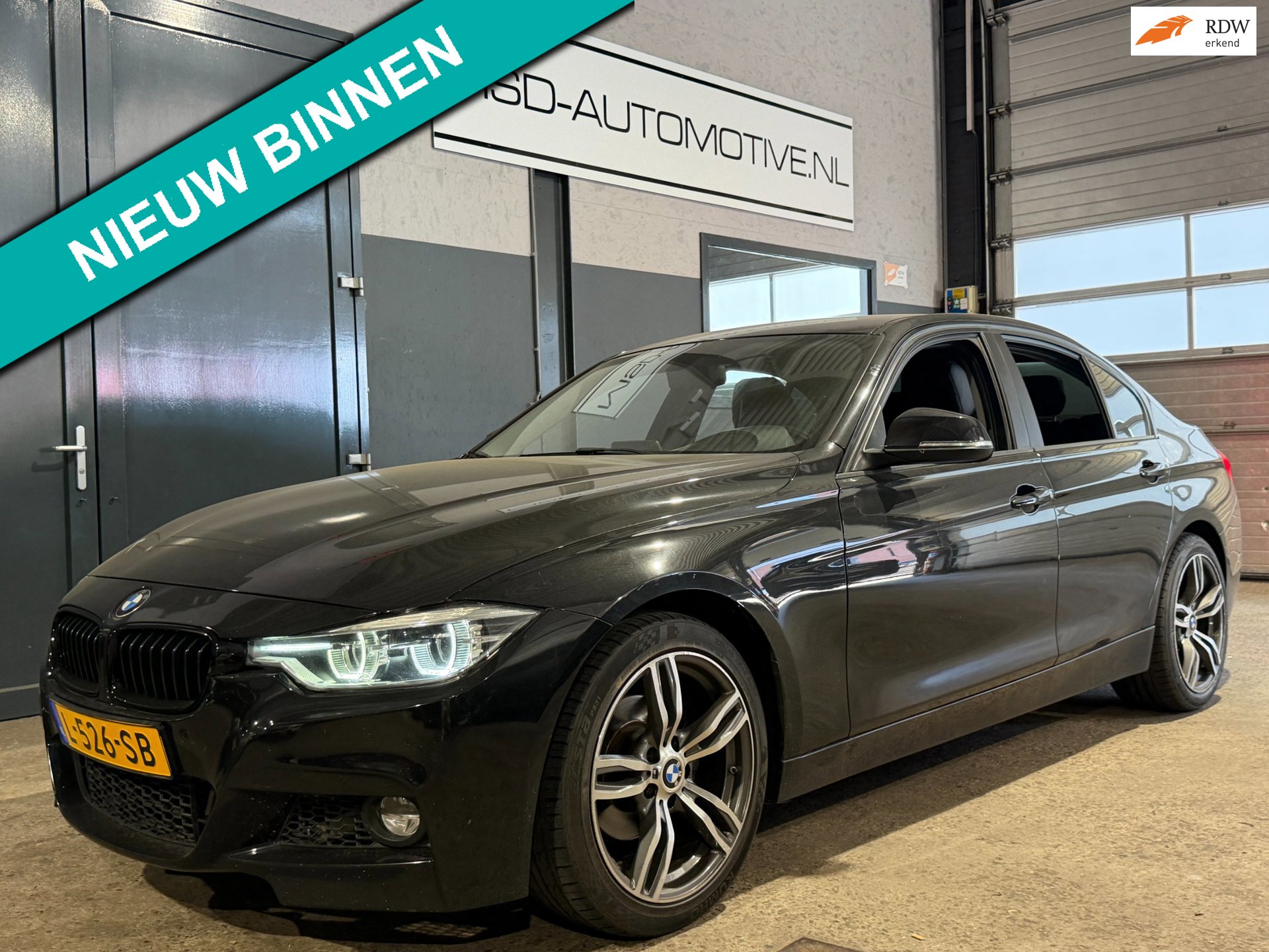 BMW 3-serie 318i Luxury LEES TEKST
