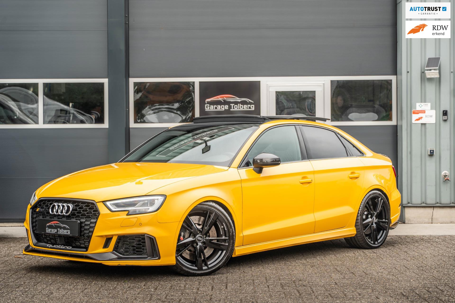 Audi RS3 Quattro 2.5-400PK, panoramadak, virtueel cockpit en heeft maar 29070 km gelopen. Officiele verlagingsset boekje aanwezig