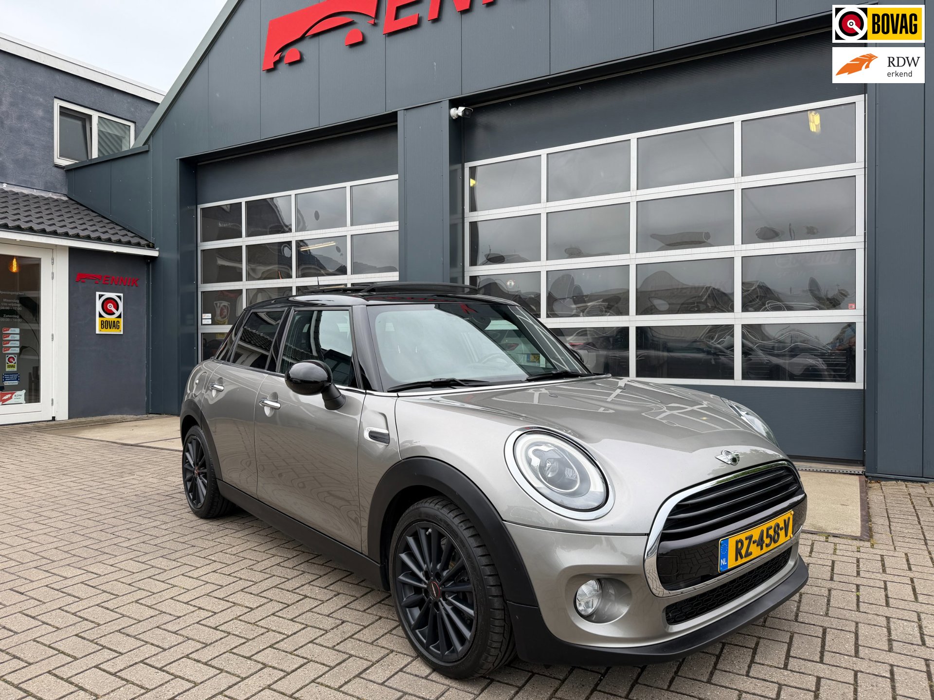 Mini Mini 1.5 Cooper Chili Serious Business / Works / Pano / H&K / Led / Sportleder / Cruise .