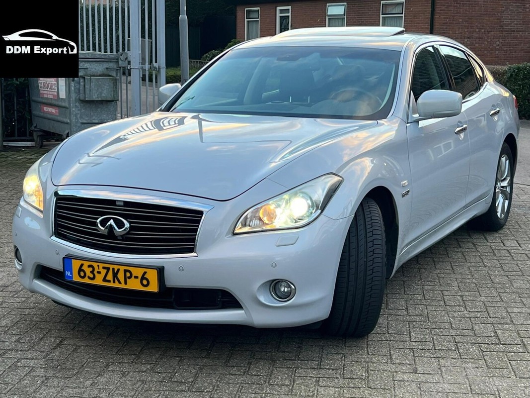 Infiniti M