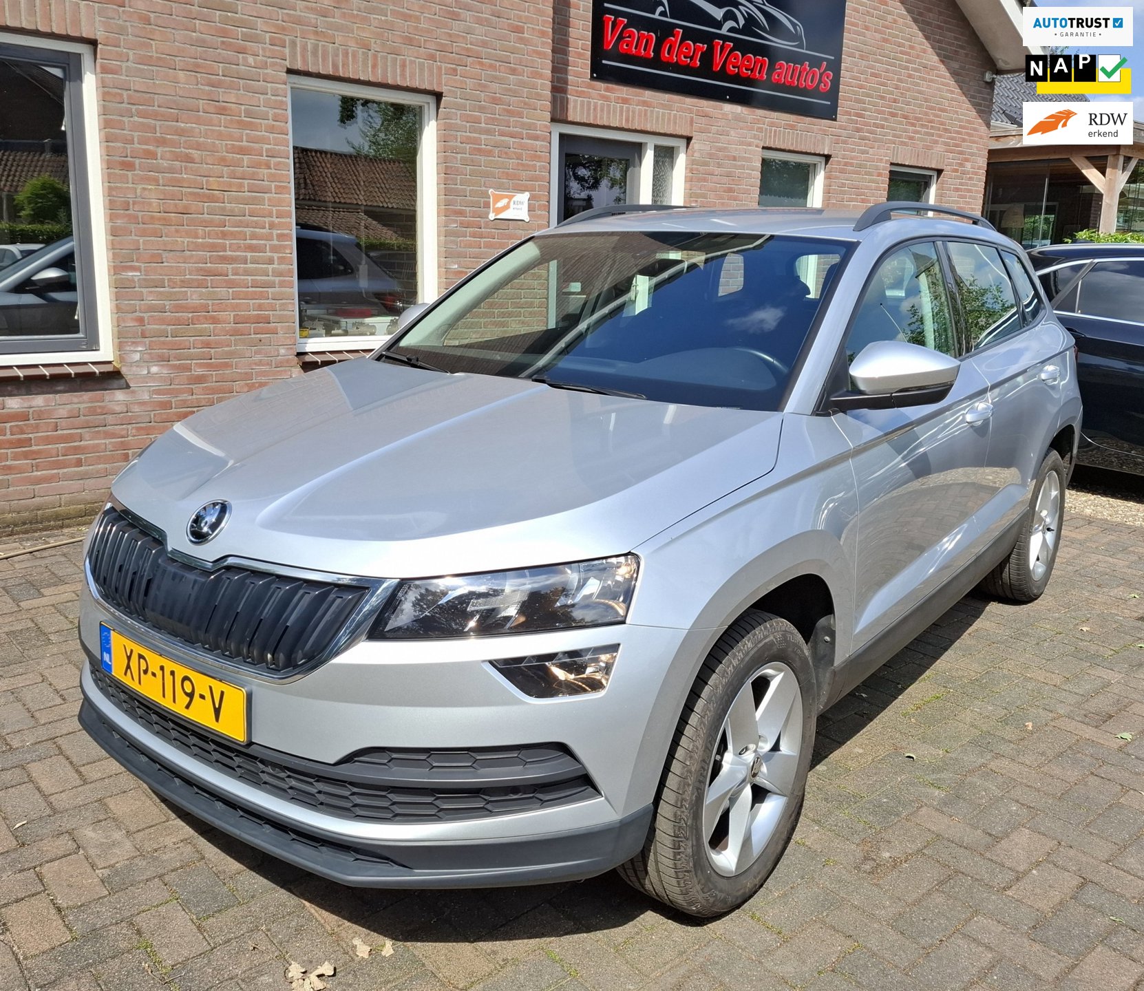 Skoda Karoq 1.0 TSI Ambition Business. Dealer onderhouden! 2de eigenaar. Nieuwe distributieriem + w.pomp. O.a. navi, carplay, etc.