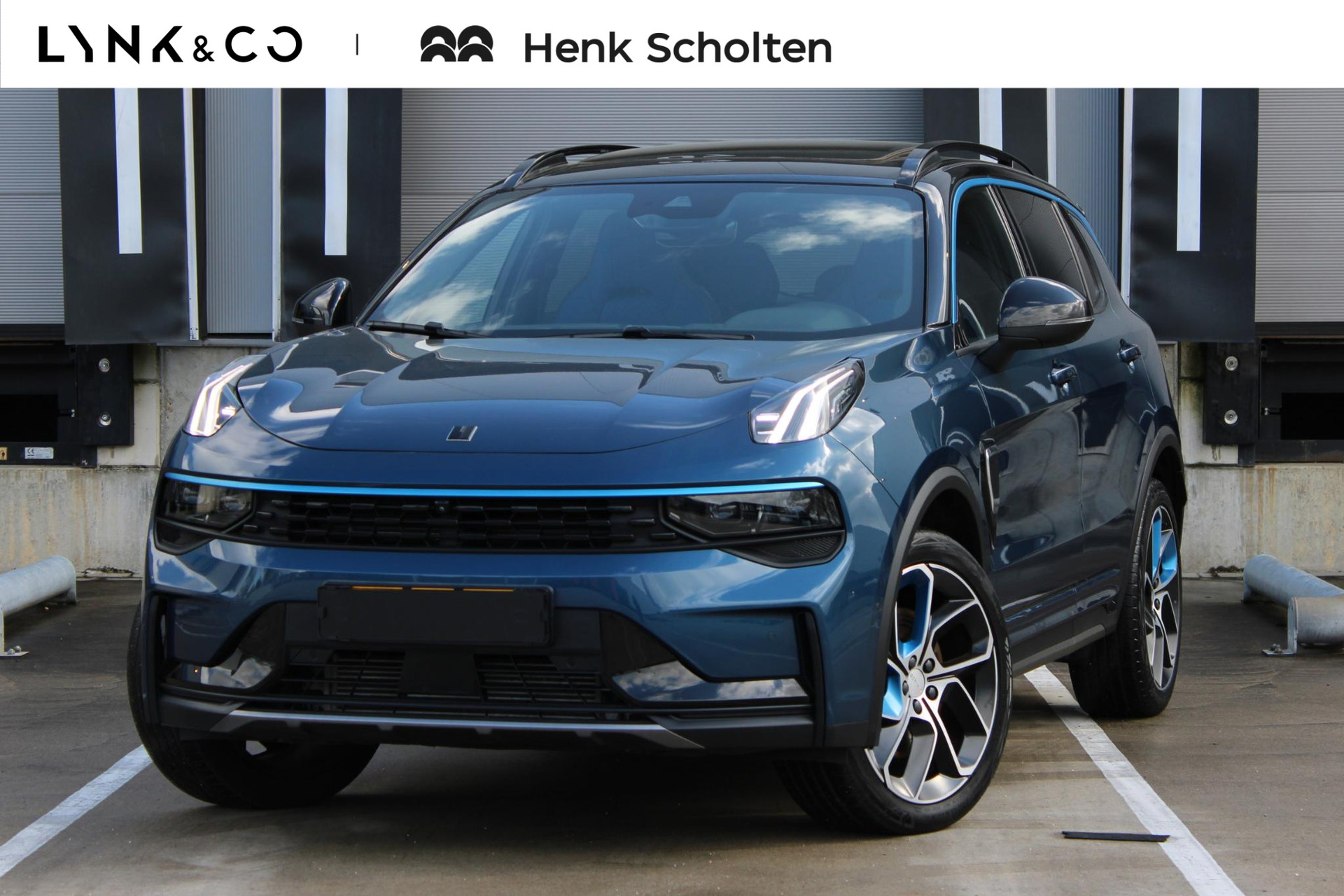 Lynk & Co 01 | Panoramadak | Camera achter | Apple carplay/Android auto| Stoelverwarming | Adaptieve cruise control | Keyless | DAB Radio | Elektrisch bedienbare achterklep