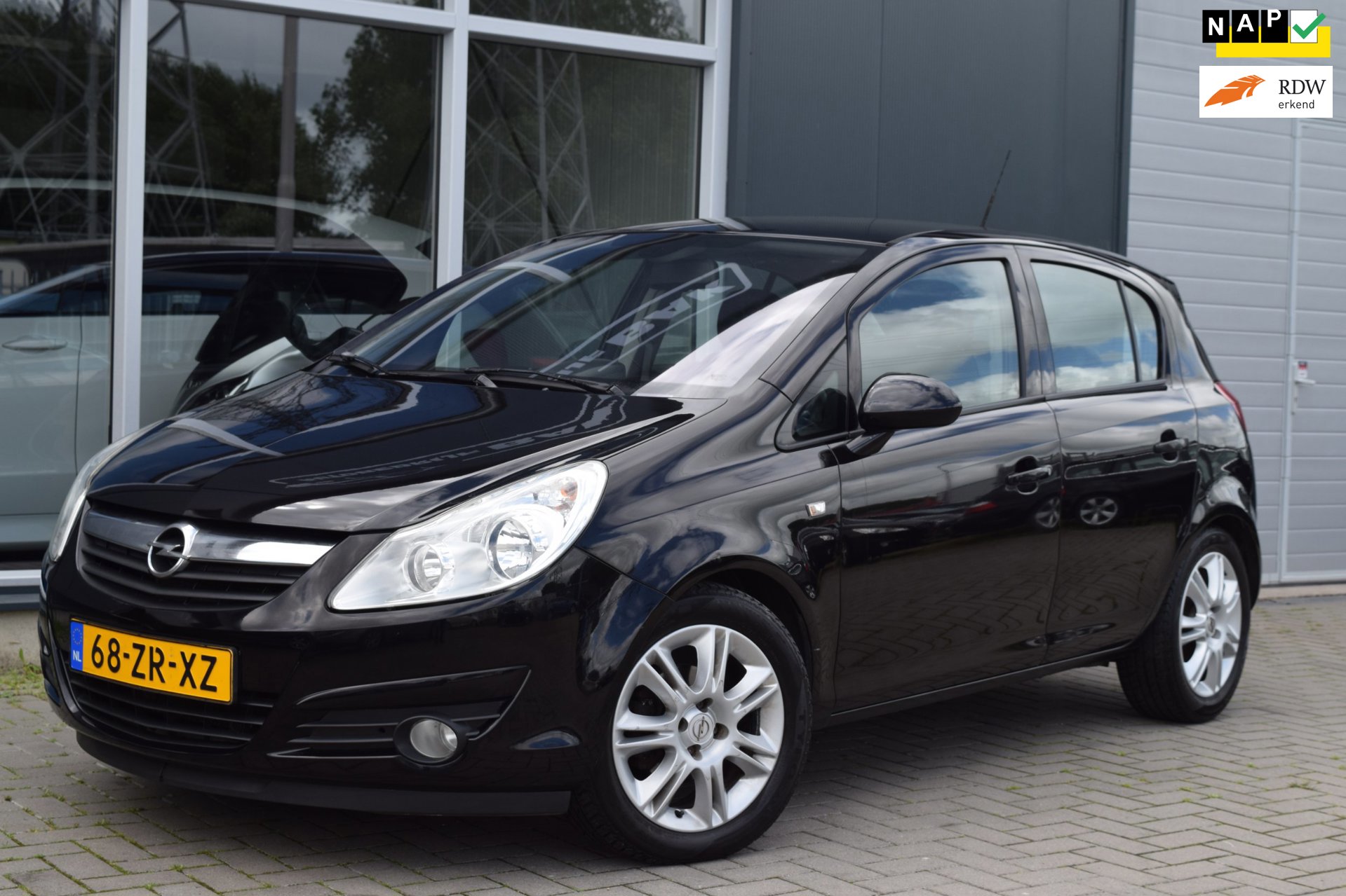 Opel Corsa 1.4-16V Cosmo | Automaat | ½ Leder | NAP + APK 6-2027