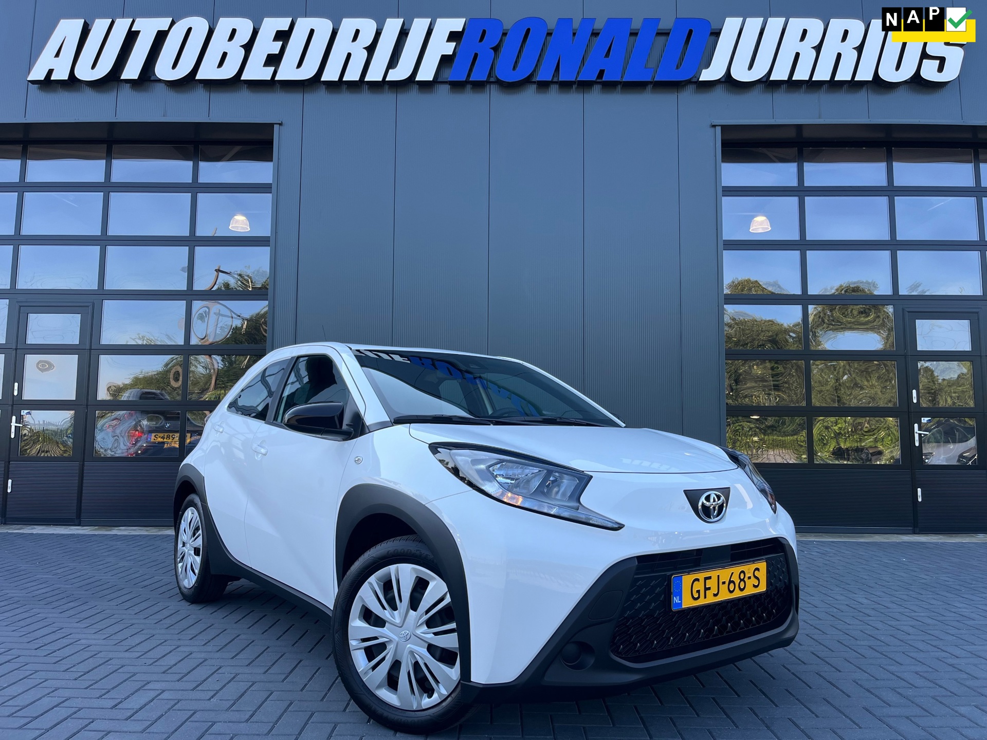 Toyota Aygo X 1.0 VVT-i MT Play NL.Auto/Carplay/Camera/Led/Airco/Navigatie/1Ste Eigenaar/Dealer Onderhouden