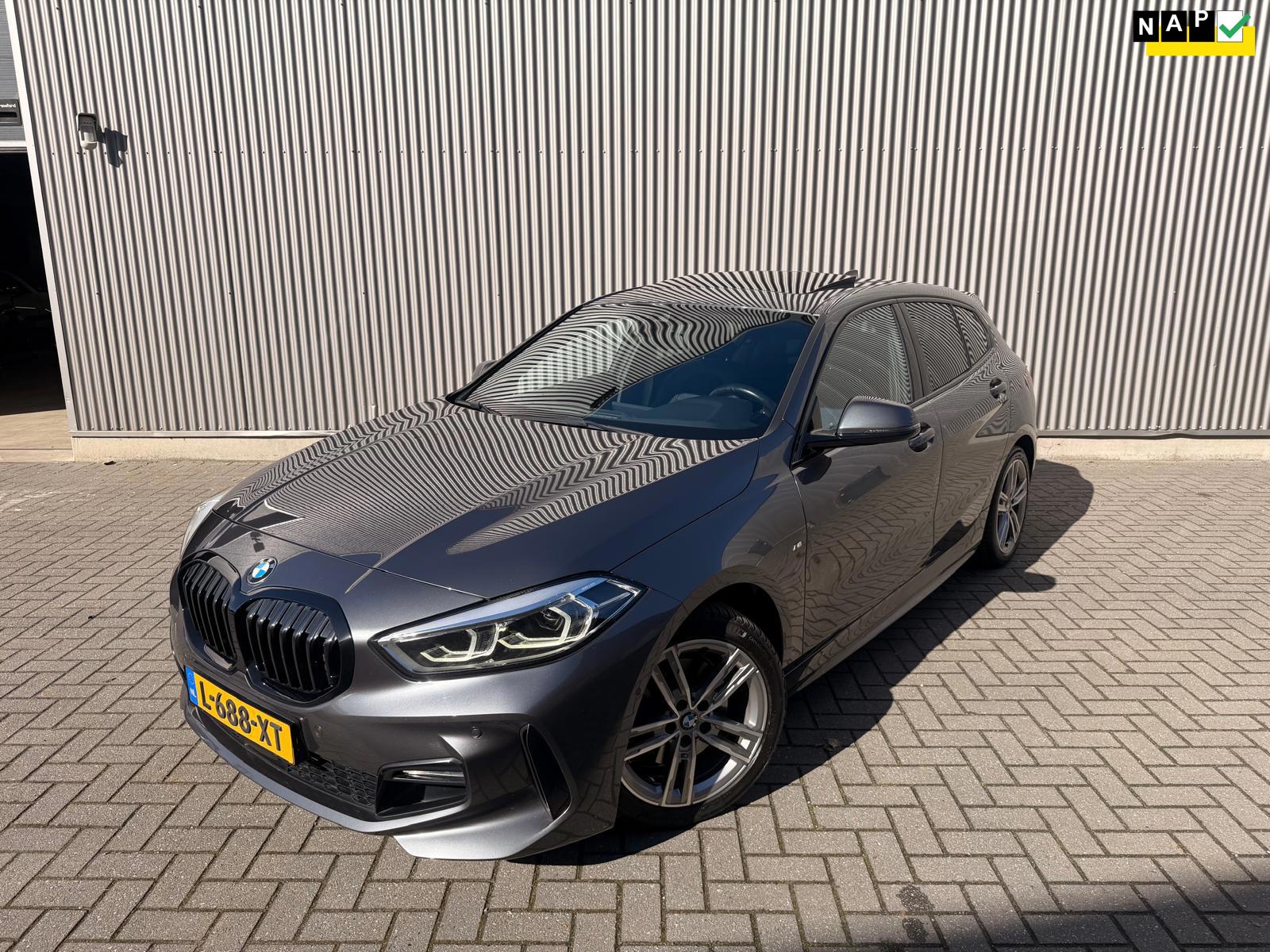 BMW 1-serie 118i Business Edition M-Pakket|Spoiler|Carplay|NAP