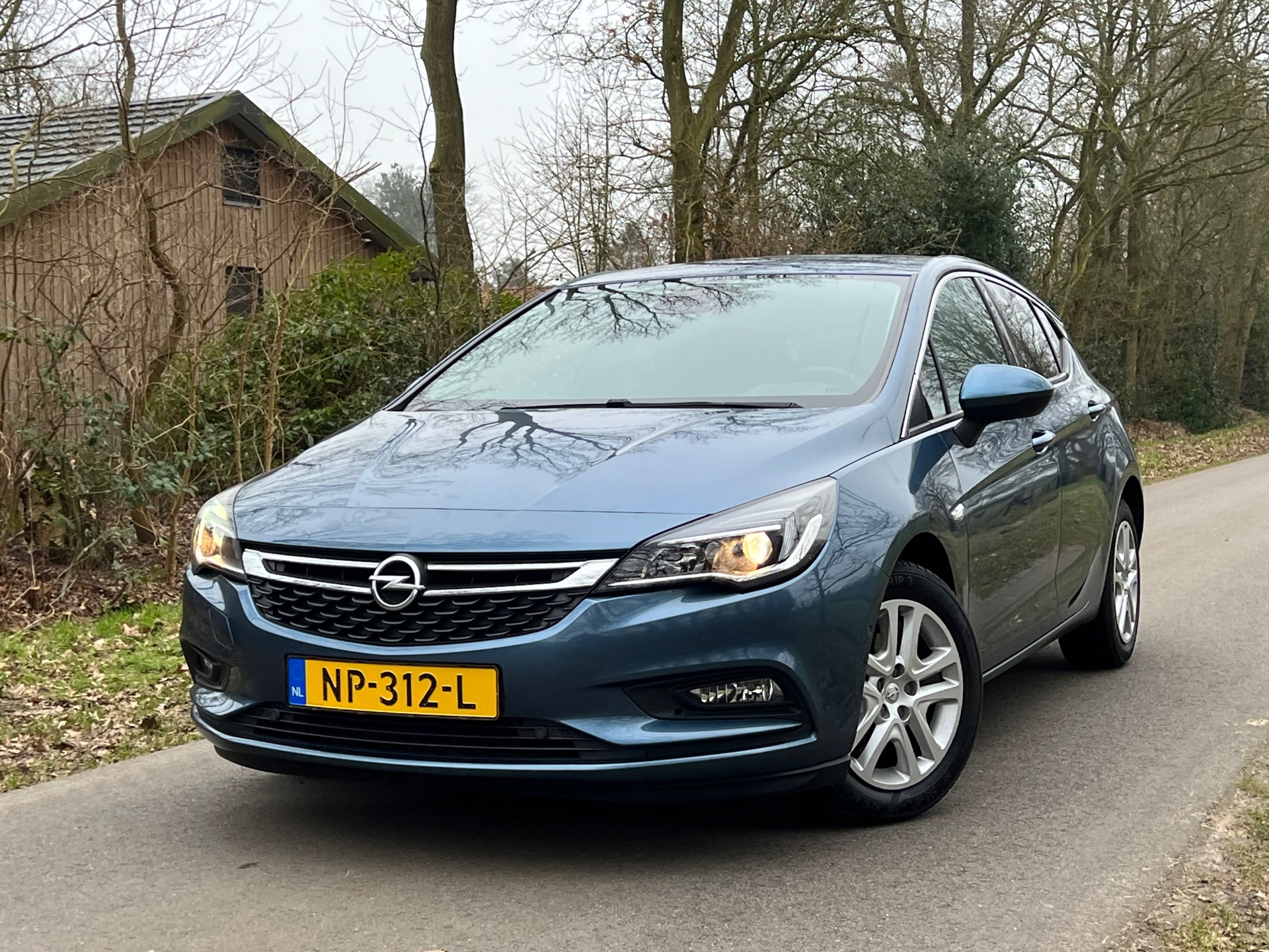Opel Astra 1.0 Innovation | 1ste eigenaar + Dealeronderhouden + Keyless + Camera + Navi Nu € 6.450,-!!!