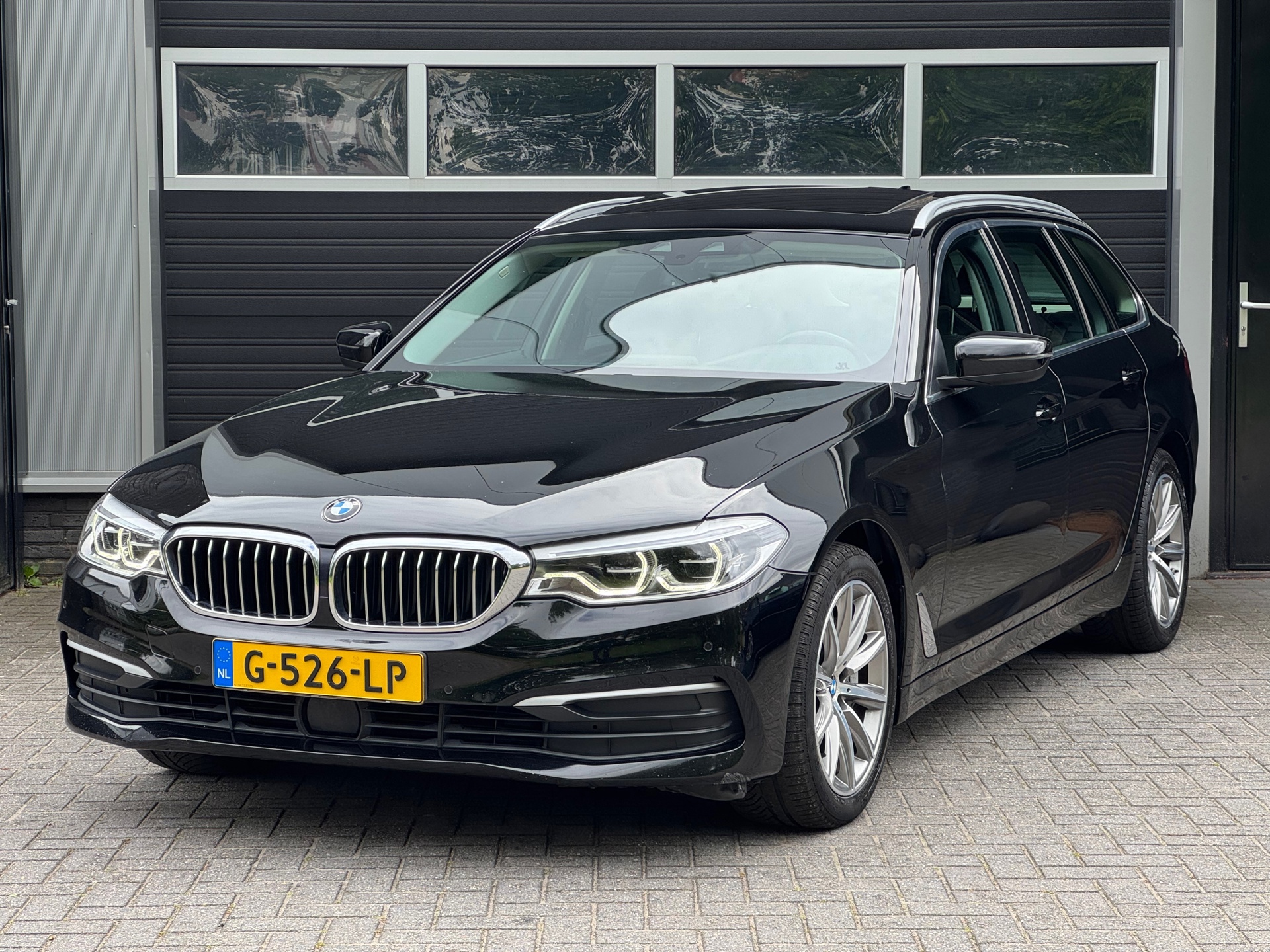 BMW 5-serie Touring 540i xDrive High Executive HUD, Pano, Navi, LED, PDC