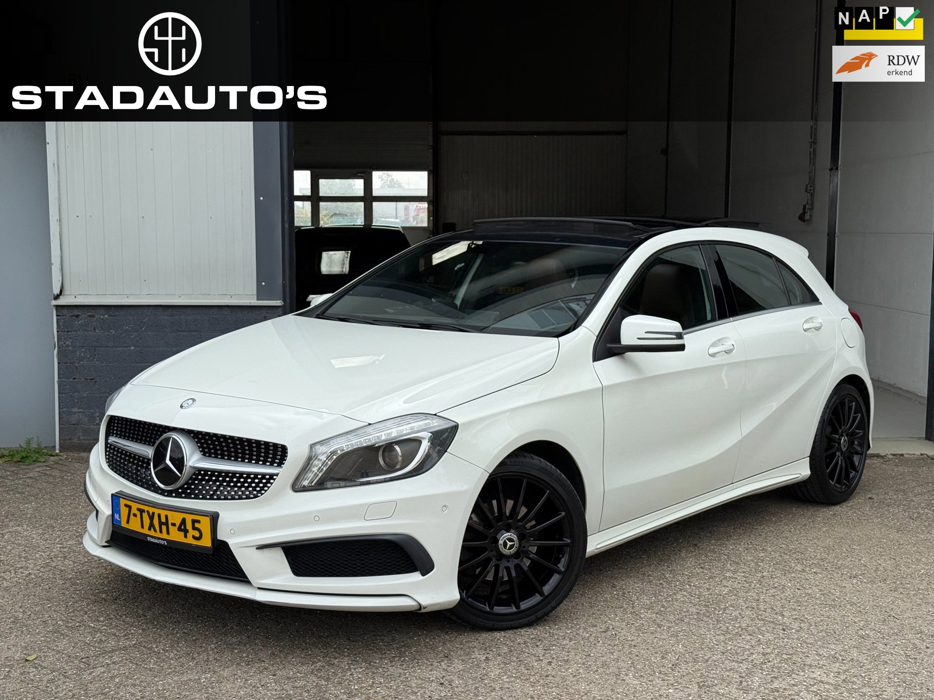 Mercedes-Benz A-klasse 180 AMG Automaat Panoramadak NAP!