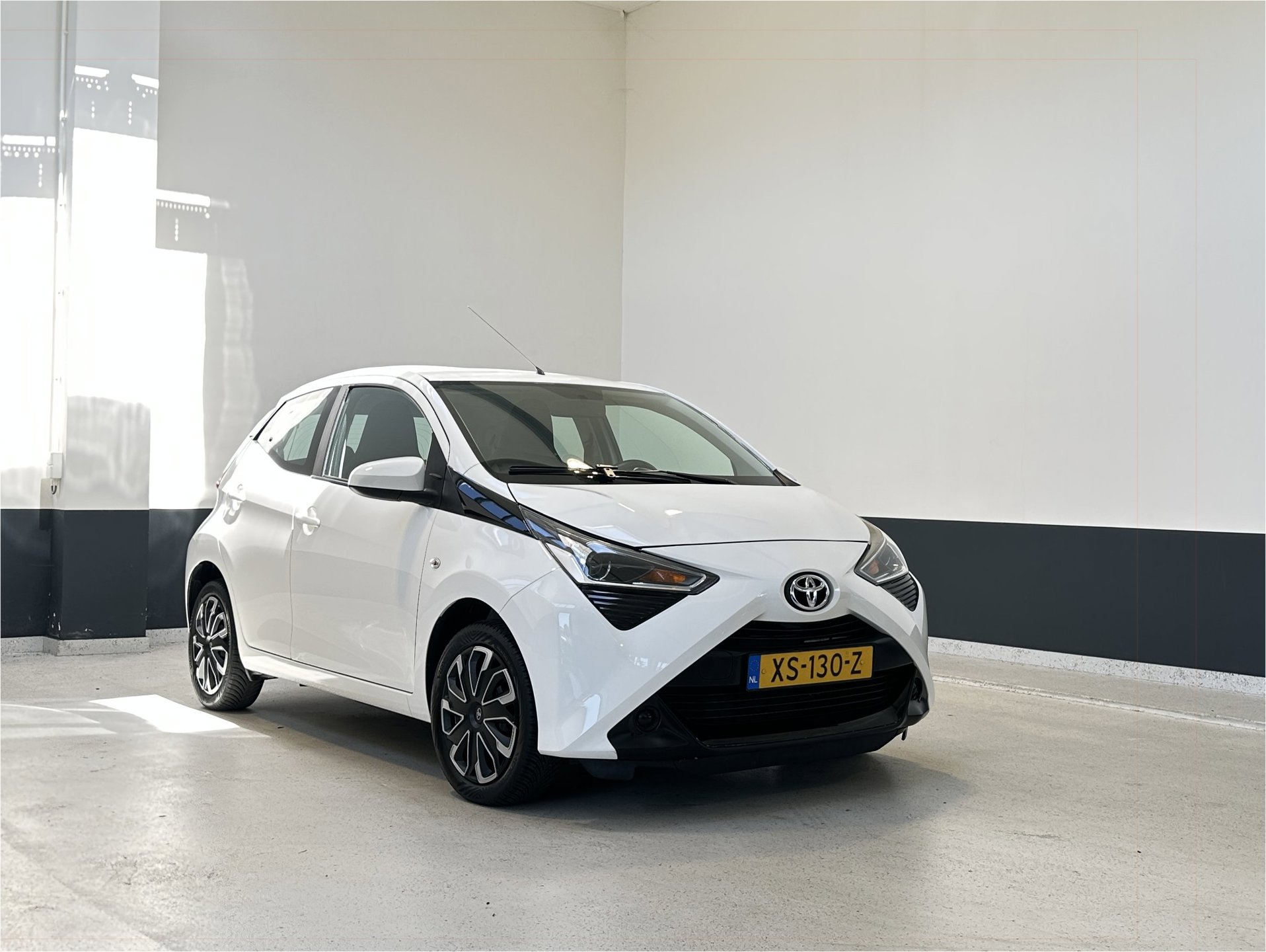 Toyota Aygo 1.0 VVT-i x-play limited | NL | 2 Eig | Camera | Airco | C.V