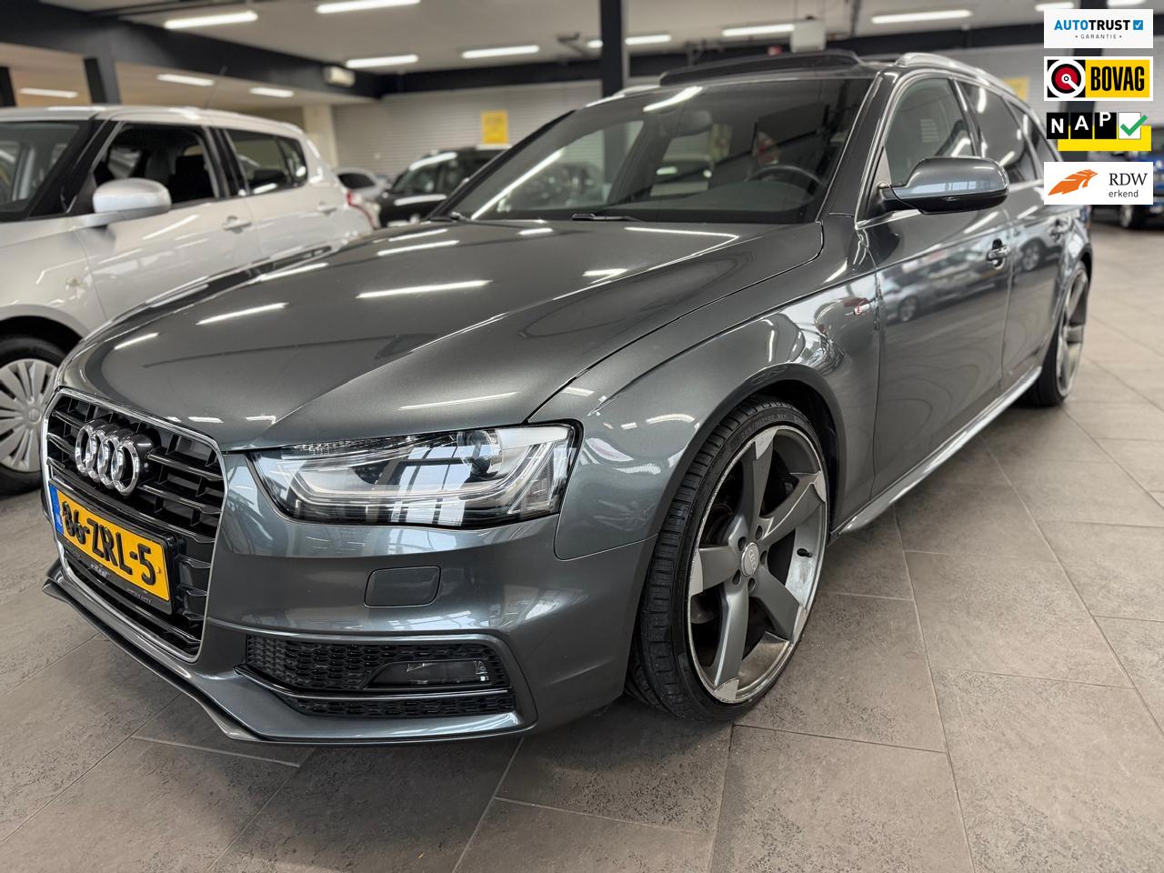 Audi A4 Avant 1.8 TFSI S Edition automaat panoramadak navi leer clima xenon cruise controle lm-velgen trekhaak pdc 1-eigenaar