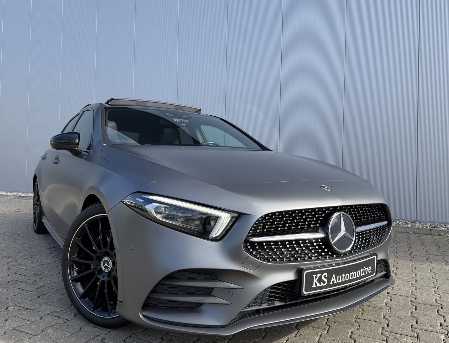 Mercedes-Benz A-klasse A250 Premium AMG 224PK Pano Burmester