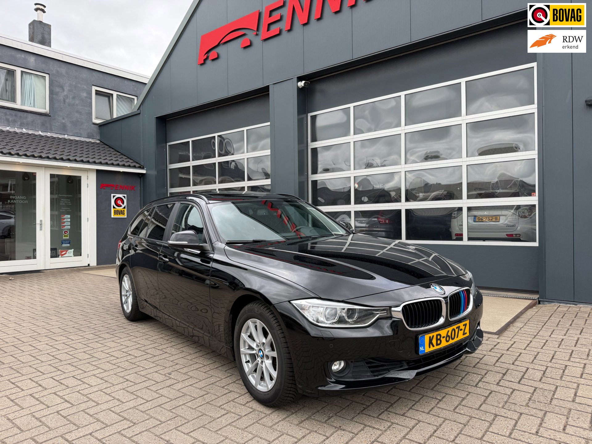 BMW 3-serie Touring 320i High Executive Sport / Pano / Keyless / DAB / Trekhaak
