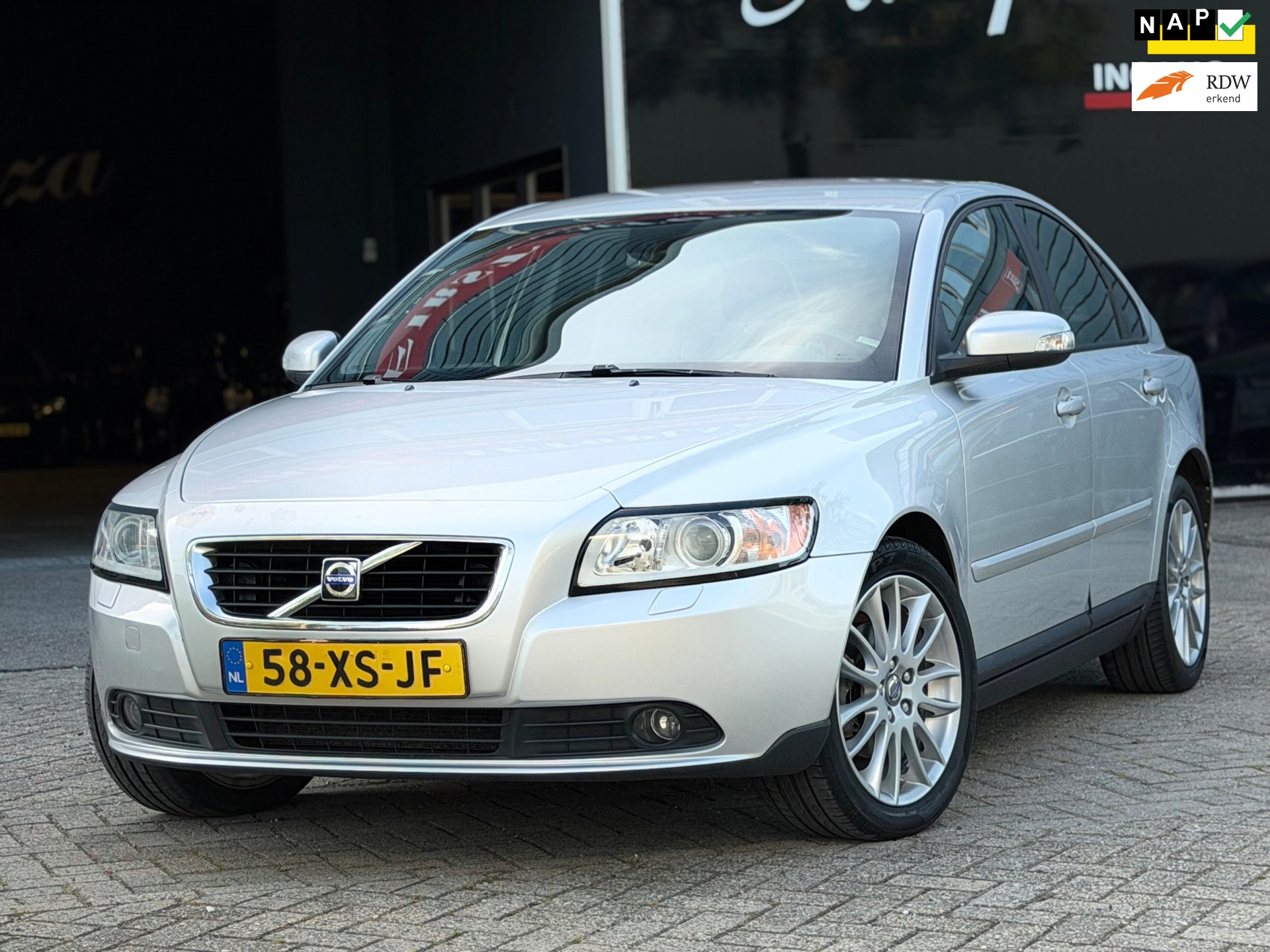 Volvo S40 1.8 Edition II LEDER/CRUISE/AIRCO/NAVI/ISOFIX | NETTE AUTO !