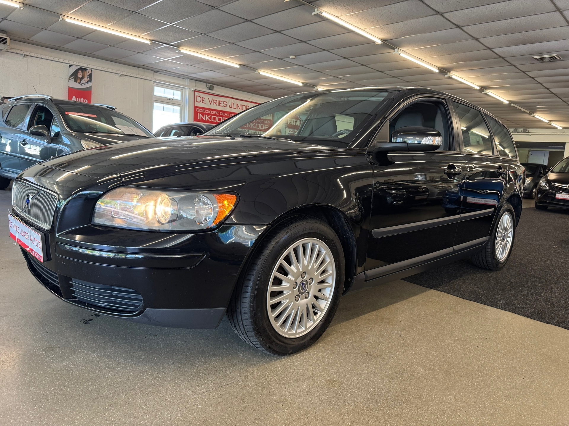Volvo V50 1.6. Zeer goed onderhouden, rekeningen netjes aanwezig!