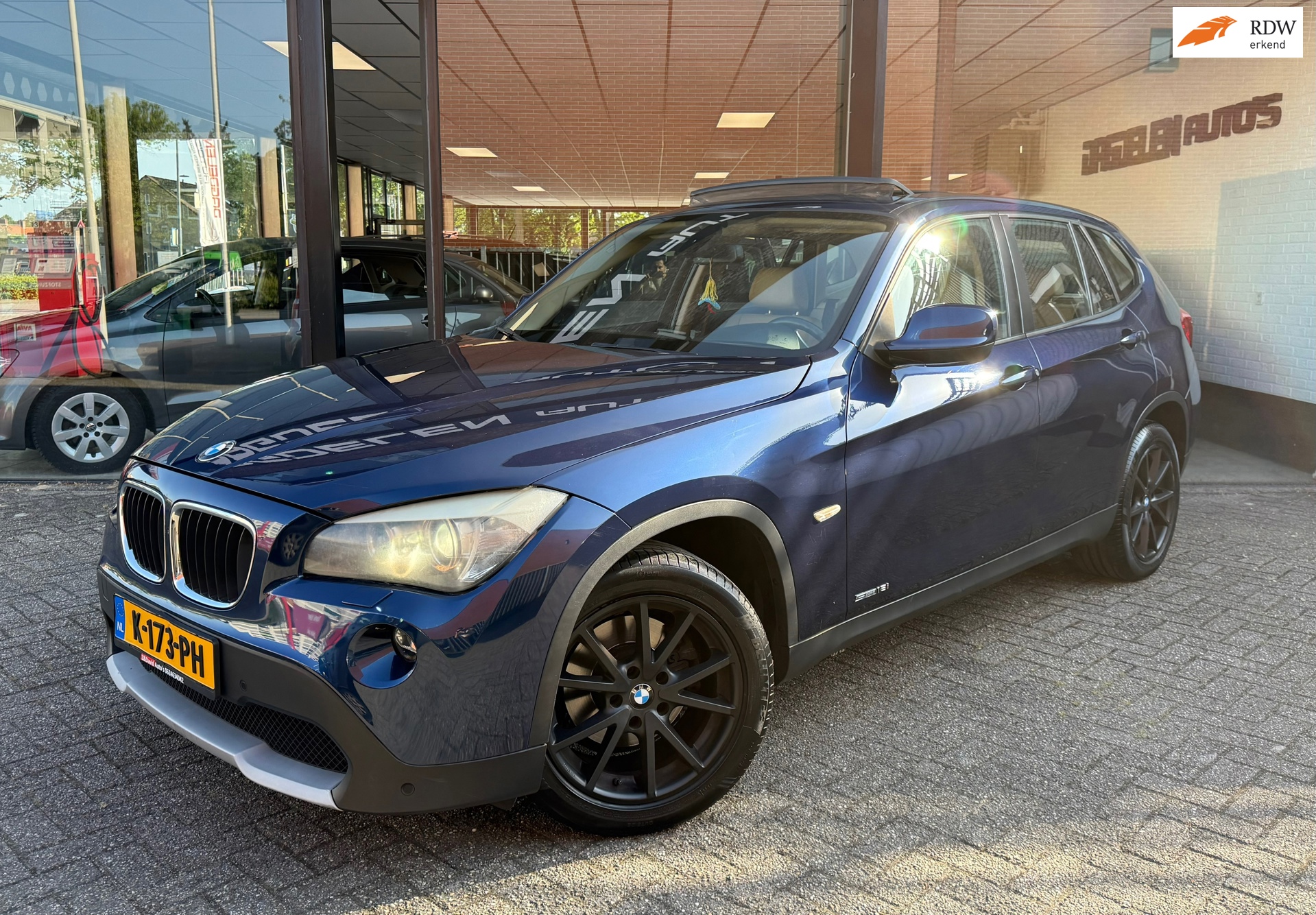 BMW X1 sDrive18i (Goed lezen !) AUTOMAAT | LEDER | PANO DAK | CRUISE