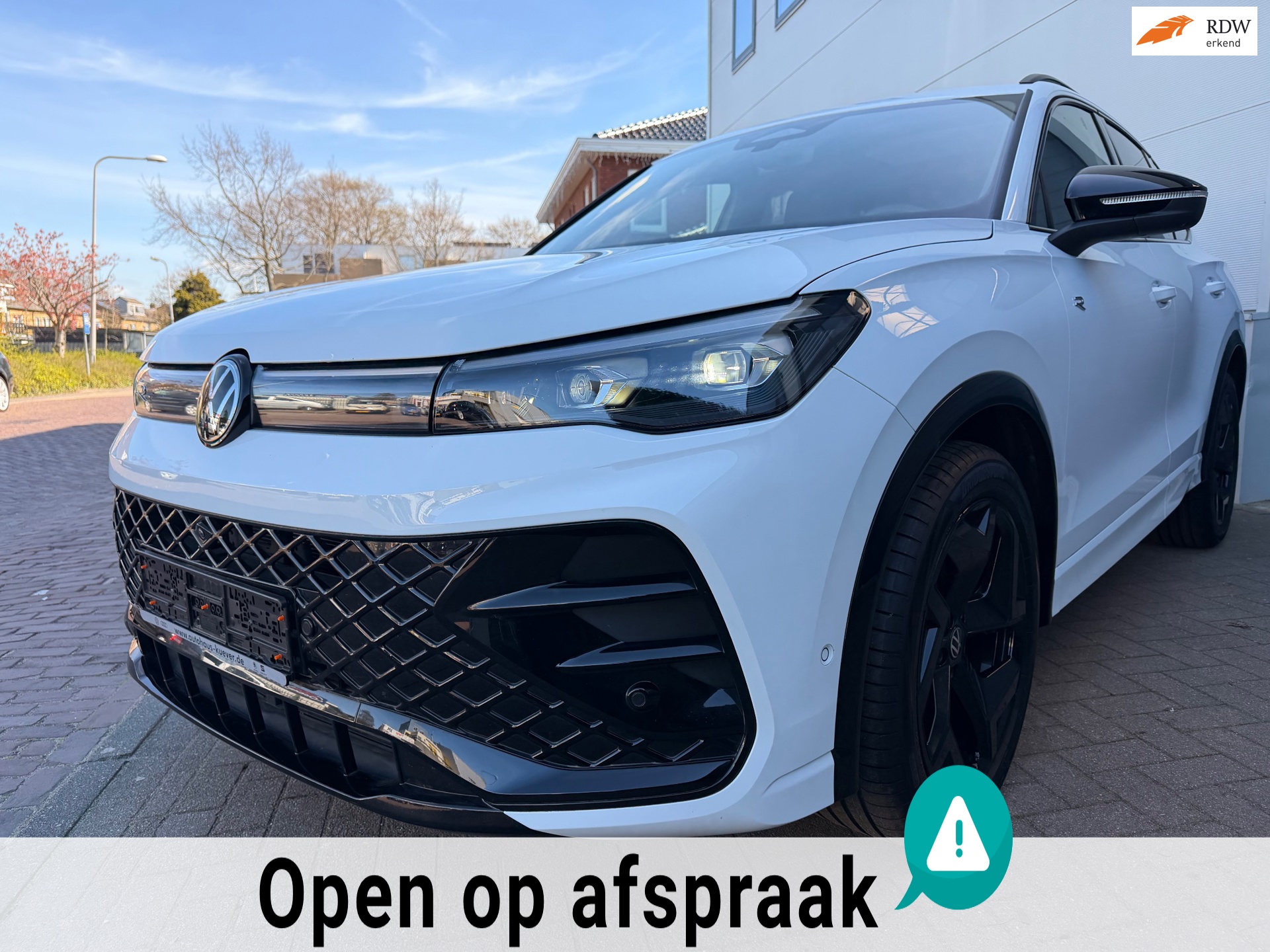 Volkswagen Tiguan 2.0 TDI| R-Line/Pano/Massage/360 Camera/IQ/ACC/AHK/Kardon/Vol Optie