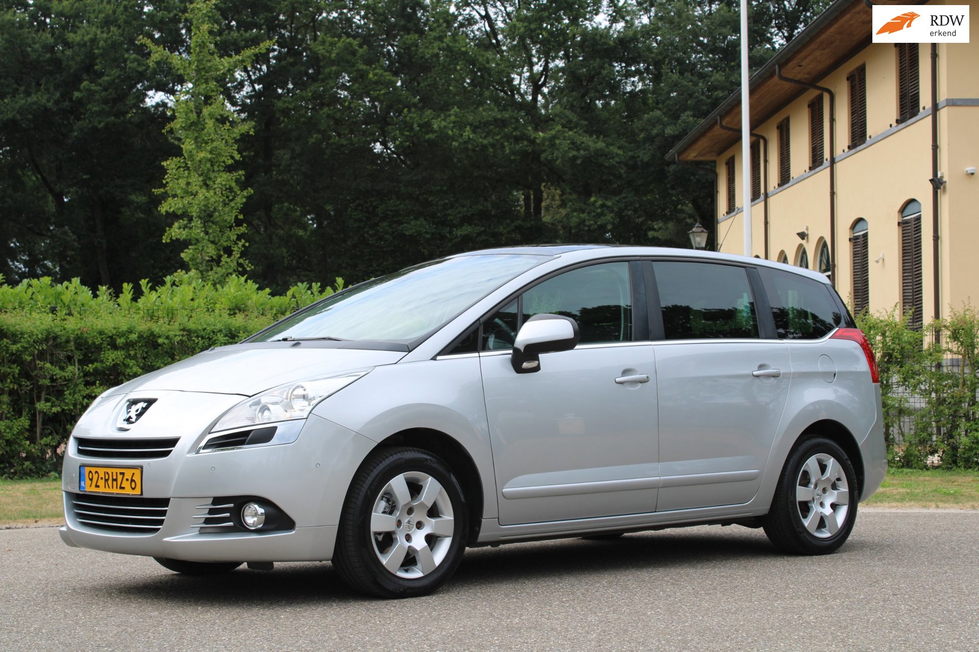 Peugeot 5008 7 personen/automaat/import/dealeronderhouden