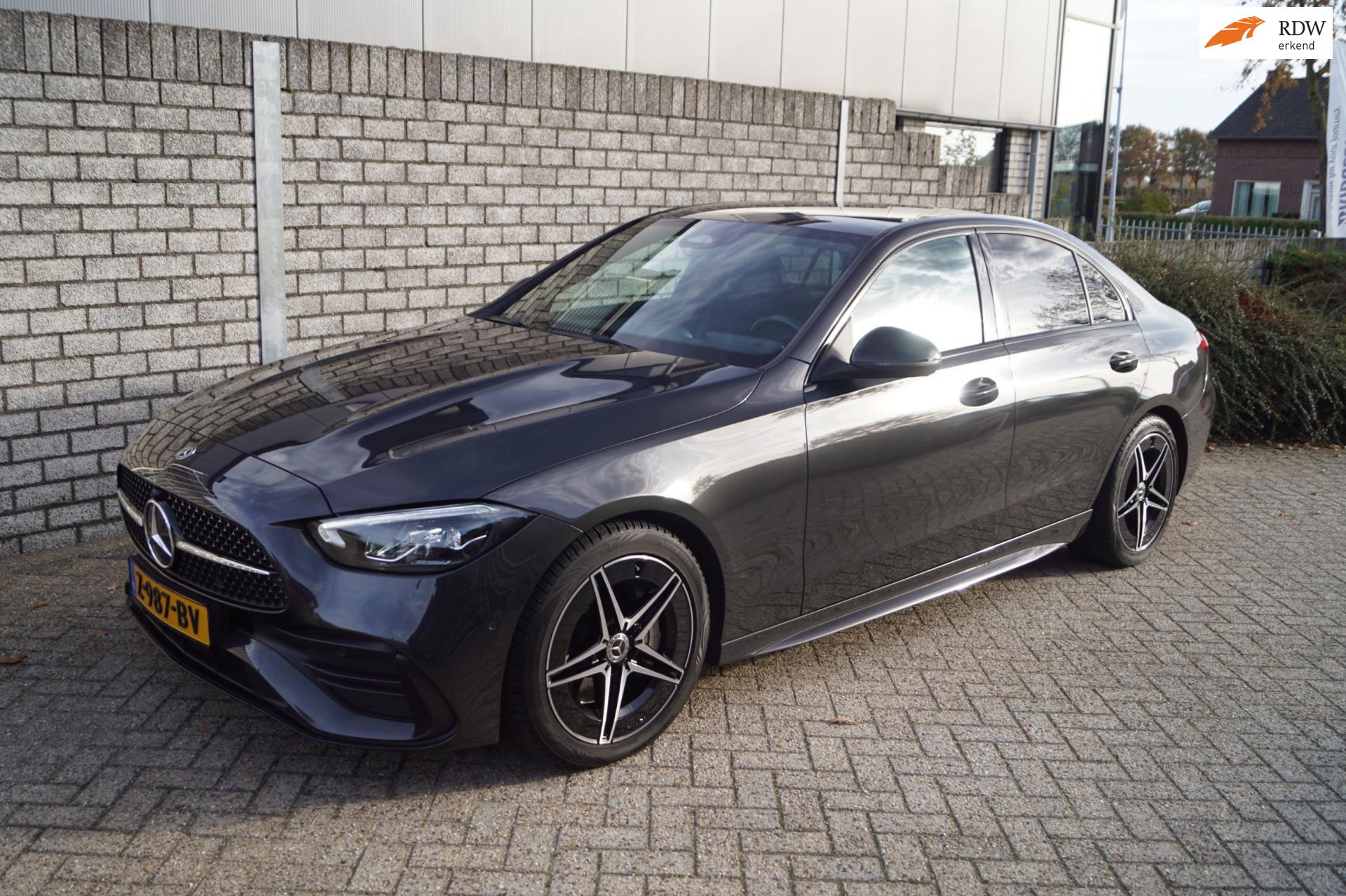 Mercedes-Benz C-klasse 180 AMG Line Autom Leder/Alcantara Sportst Stoelverw Navi Camera Clima Adaptieve Cruise LED Kopl LMV Trekh