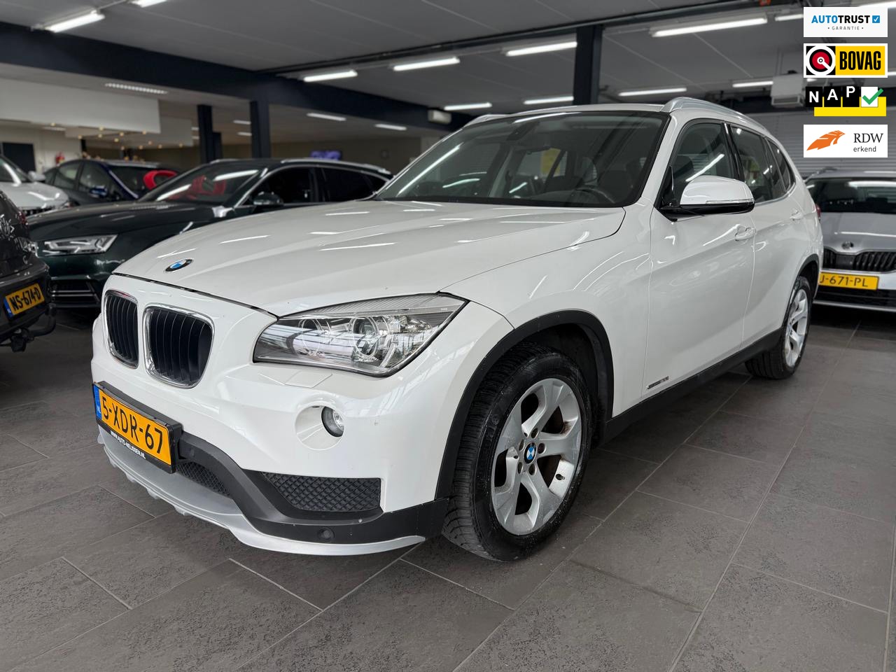 BMW X1 SDrive20i Limited Series automaat xenon clima cruise controle lm-velgen elektrische pakket parkeersensoren trekhaak