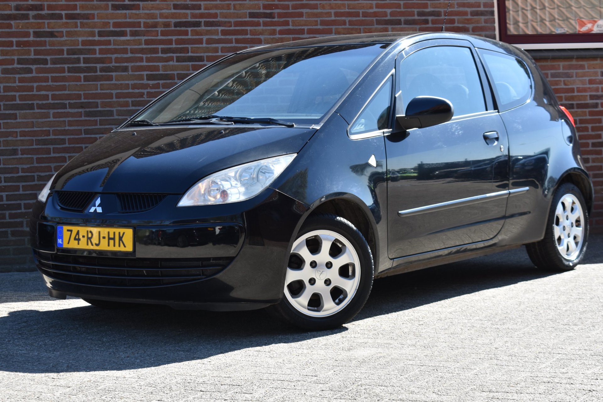 Mitsubishi Colt 1.3 Invite '05 04-2027 APK!