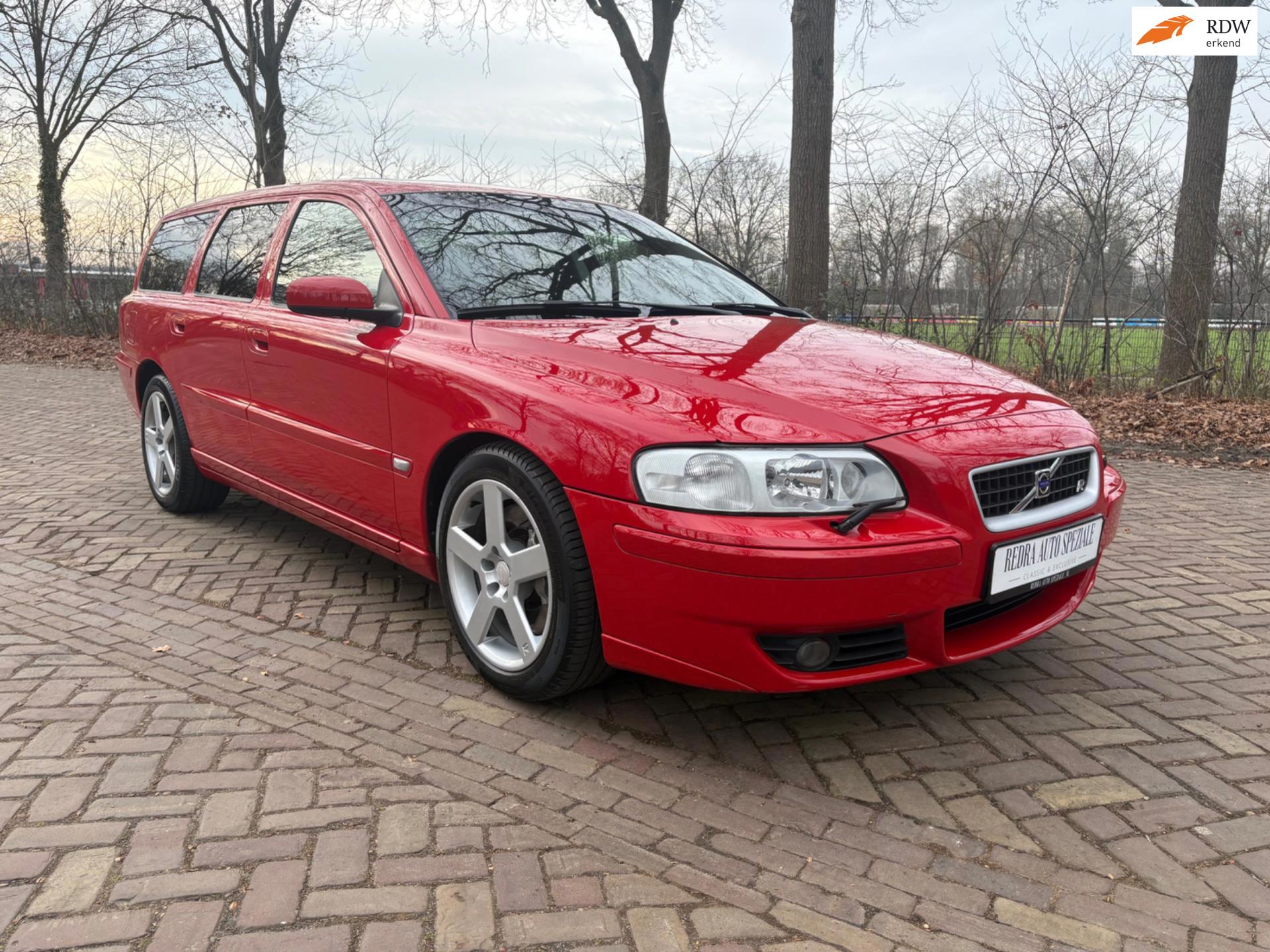 Volvo V70 2.5 R, 300 pk, automaat, Passion Red, schuifdak, 17 inch, unieke auto