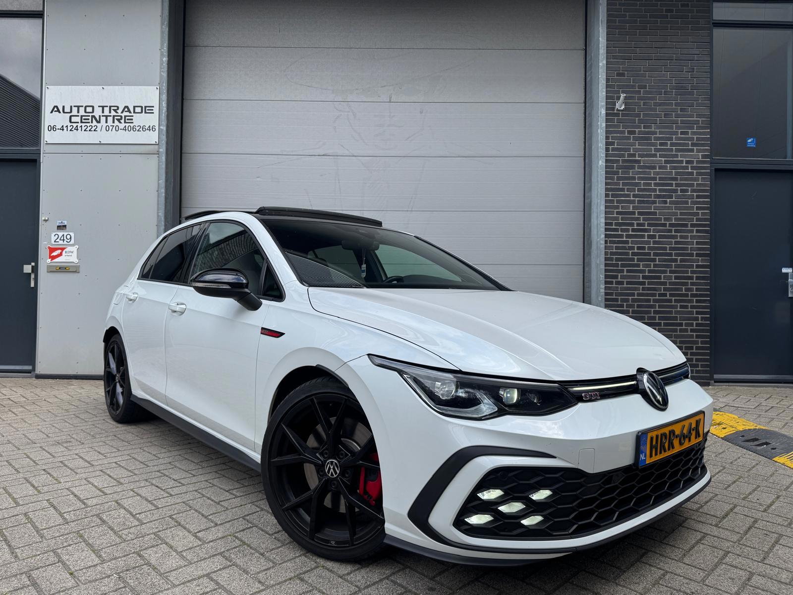 Volkswagen GOLF 2.0 TSI GTI [ Pano | IQ.Light | H&K | Trekhaak | 19" | Dodehoek | Draadloos laden]