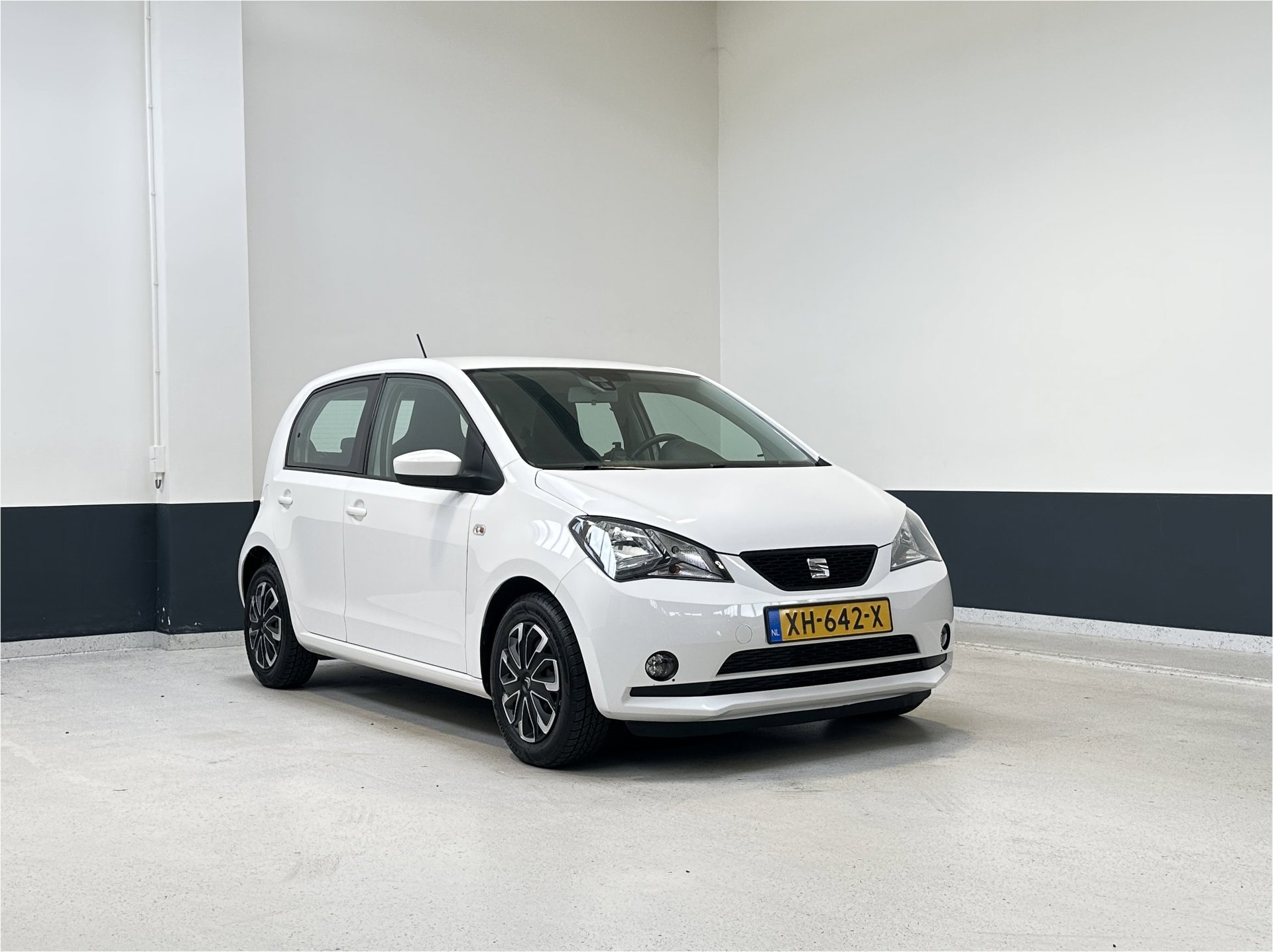 Seat Mii 1.0 Style Intense | NL | Parkeersensoren | Airco | Bluetooth |