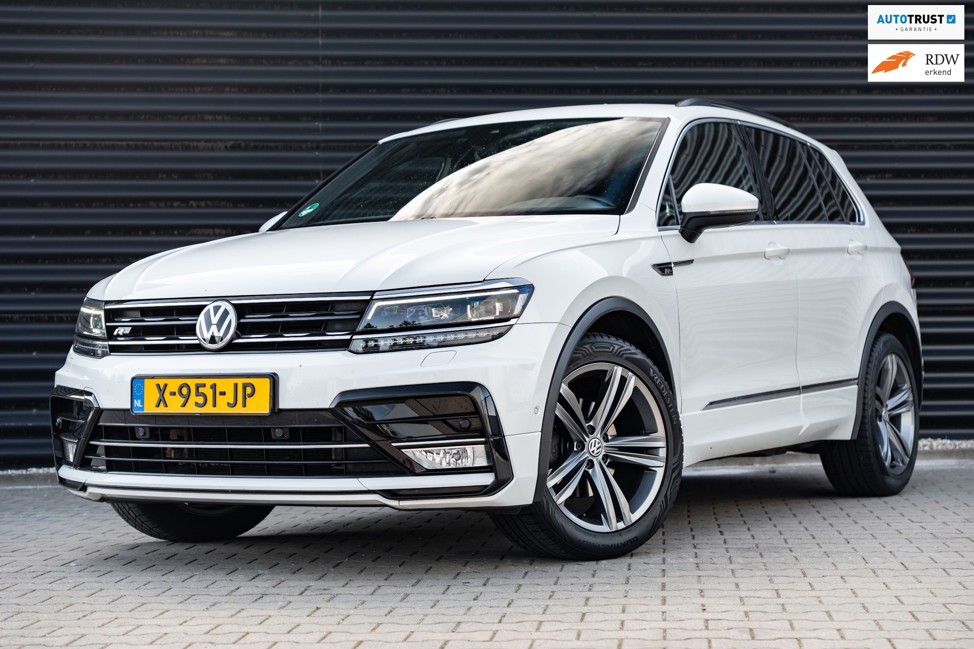 Volkswagen Tiguan 1.4 TSI 3x R-Line / Virtual cockpit / CAMERA / LED