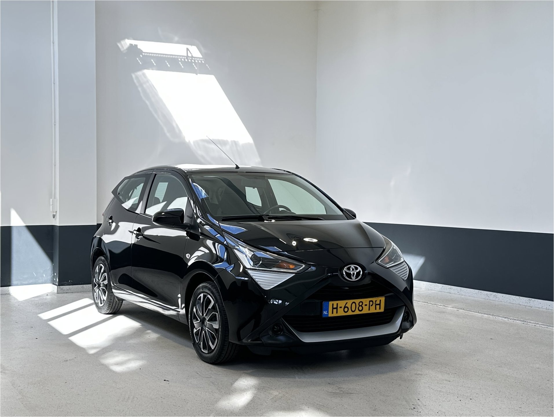 Toyota Aygo 1.0 VVT-i x-play | NL | 1 Eig | Apple Carplay/ Android auto| Navigatie | Camera|