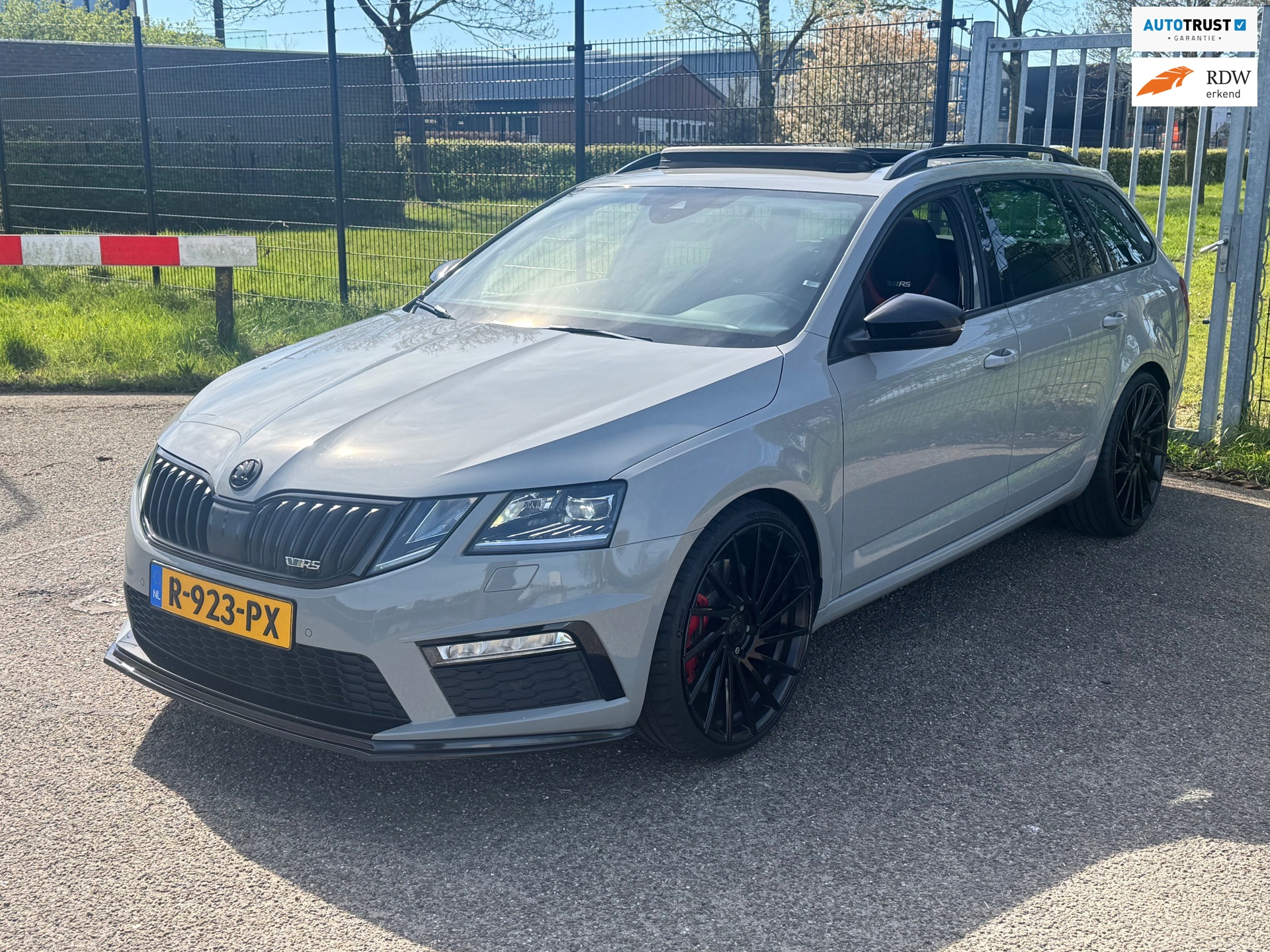 Skoda Octavia Combi 2.0 TSI RS Business Panodak 20inch Camera Drive mode